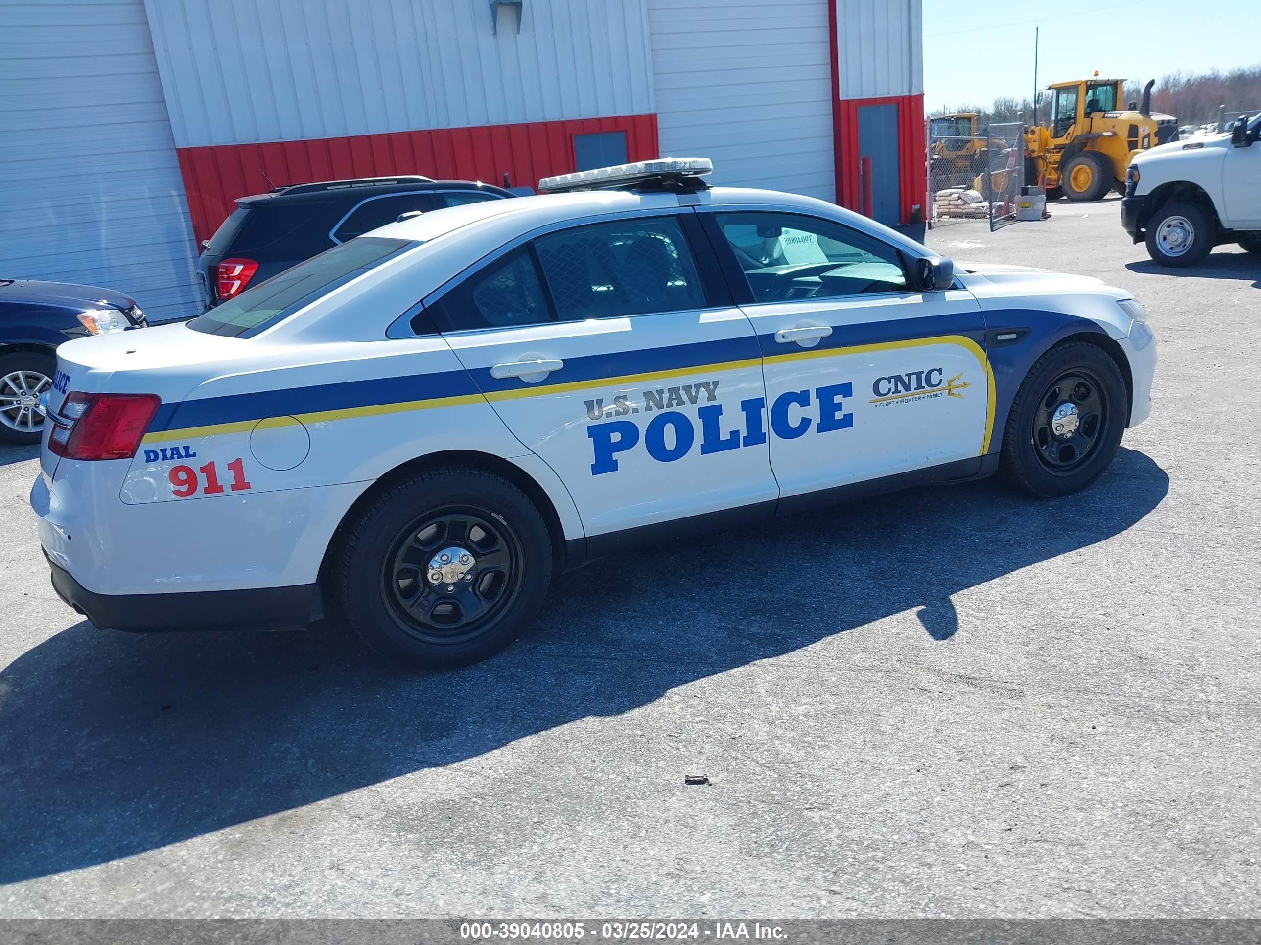 Photo 3 VIN: 1FAHP2L8XJG143418 - FORD POLICE 