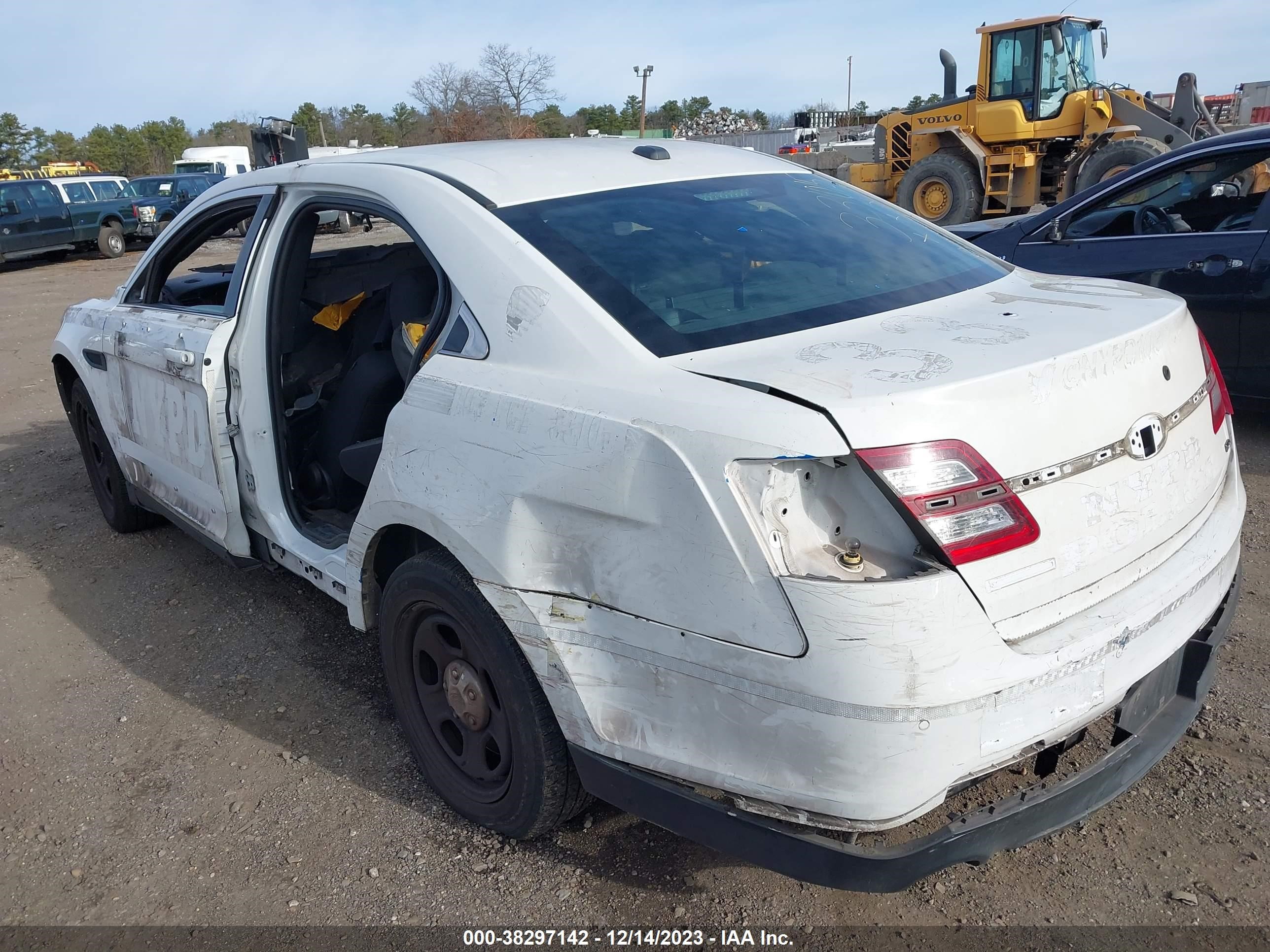 Photo 2 VIN: 1FAHP2MK5FG188946 - FORD POLICE 