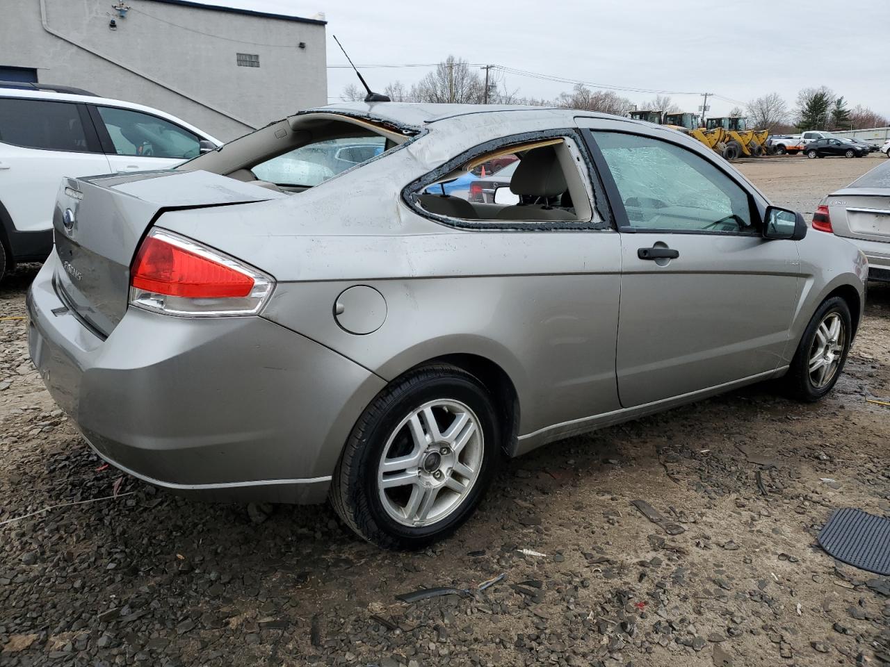 Photo 2 VIN: 1FAHP32N58W272972 - FORD FOCUS 