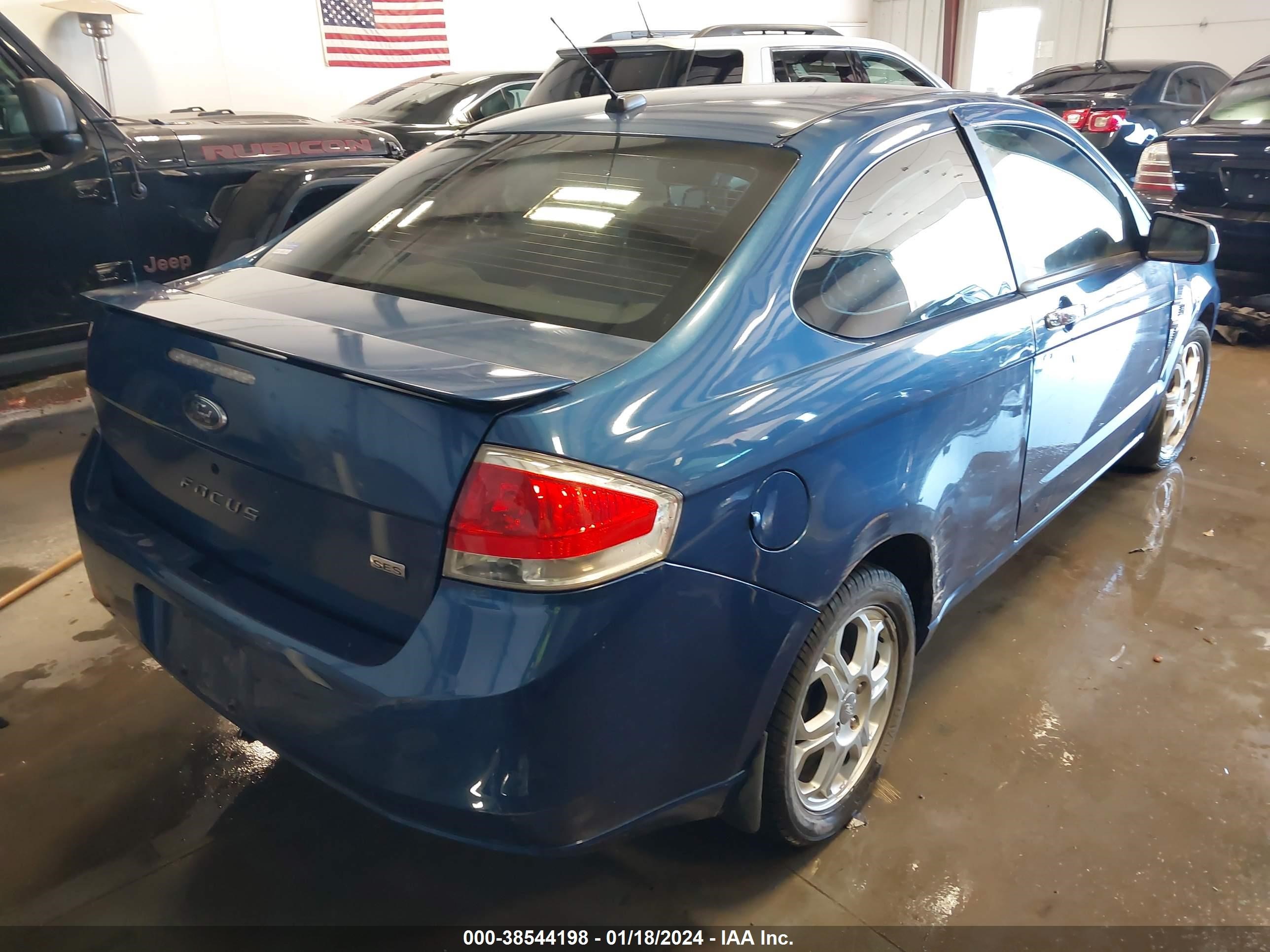 Photo 3 VIN: 1FAHP33N38W267669 - FORD FOCUS 