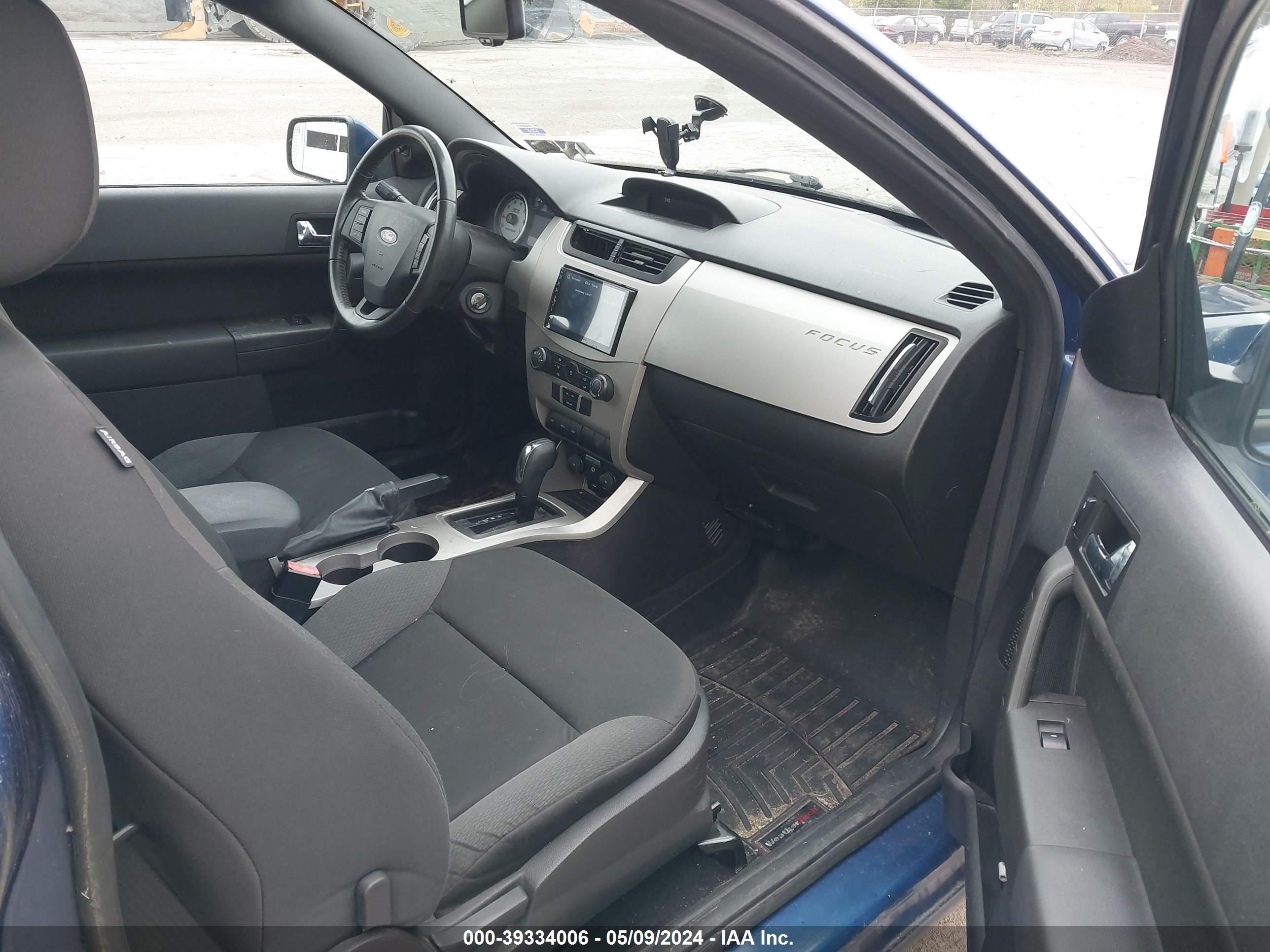 Photo 4 VIN: 1FAHP33N98W298103 - FORD FOCUS 