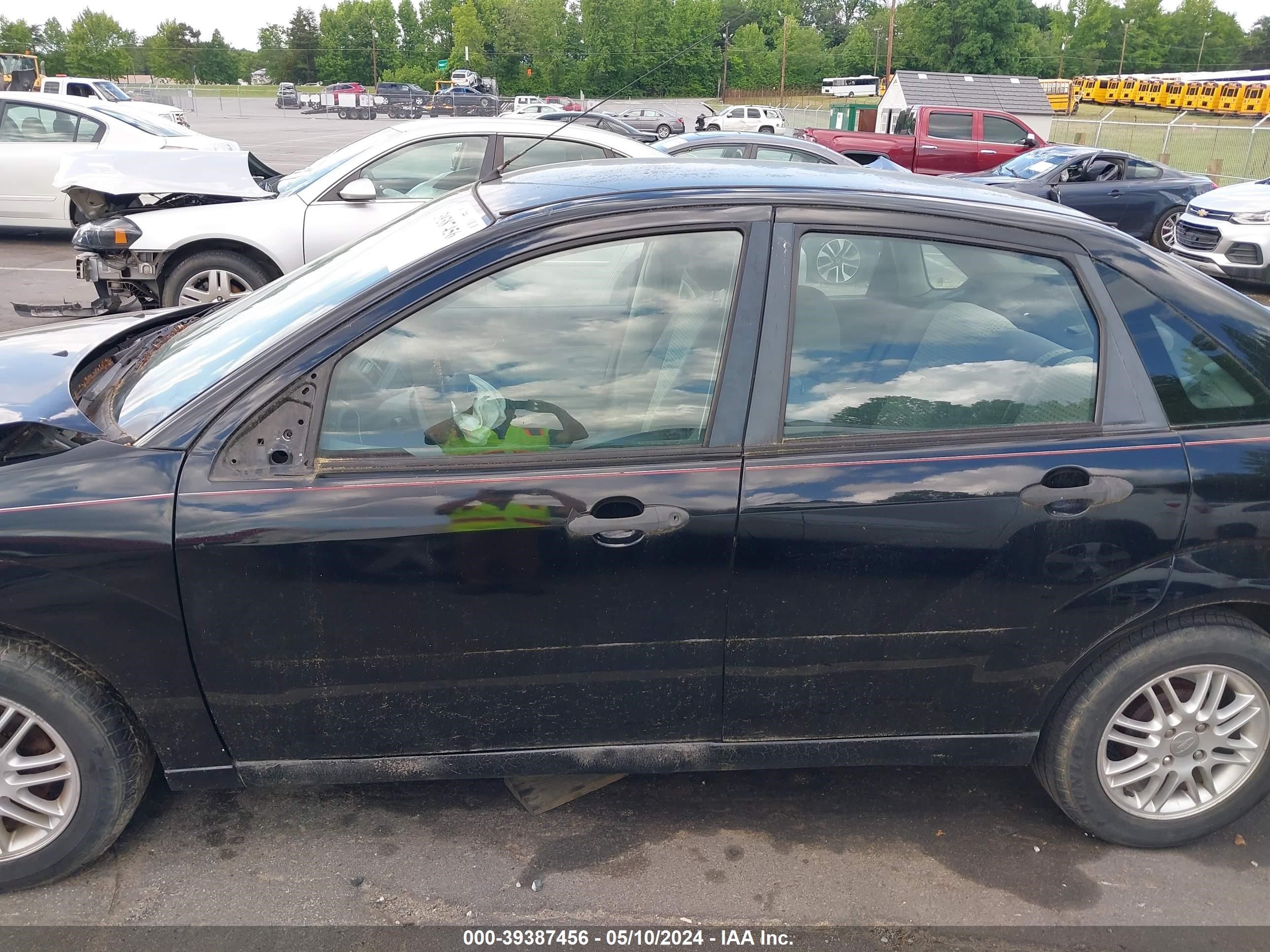 Photo 13 VIN: 1FAHP34N07W262507 - FORD FOCUS 