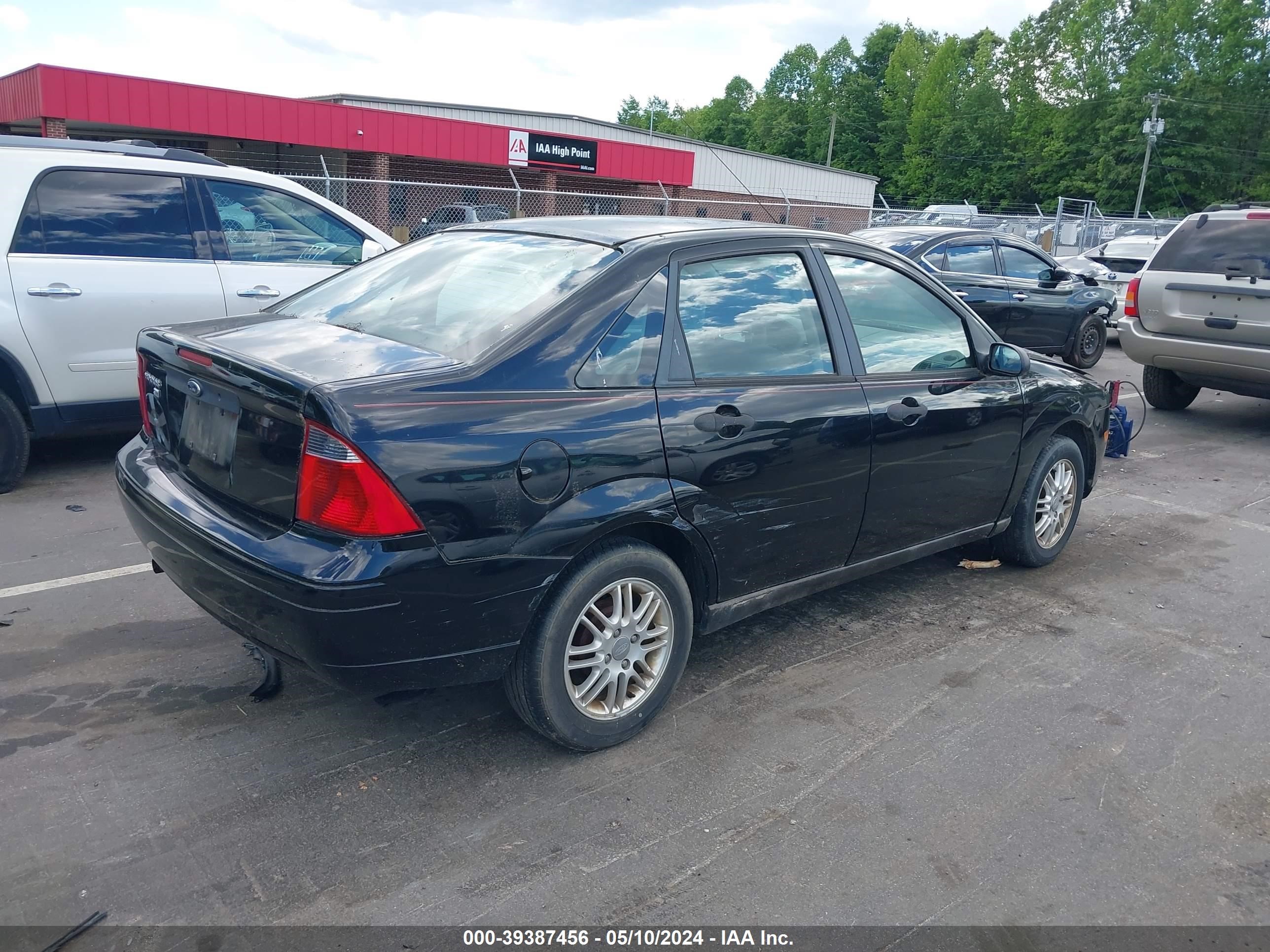 Photo 3 VIN: 1FAHP34N07W262507 - FORD FOCUS 