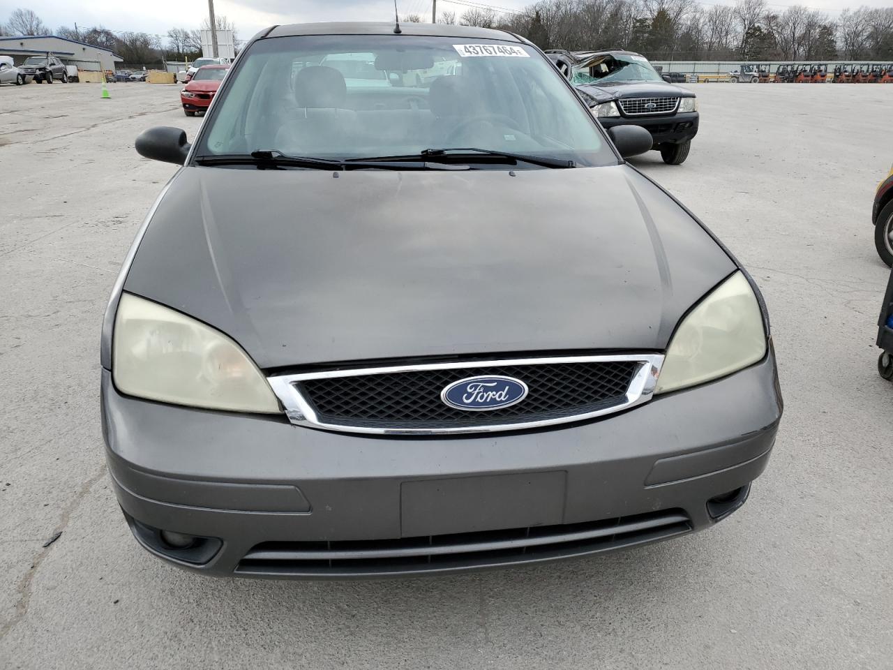 Photo 4 VIN: 1FAHP34N16W144657 - FORD FOCUS 