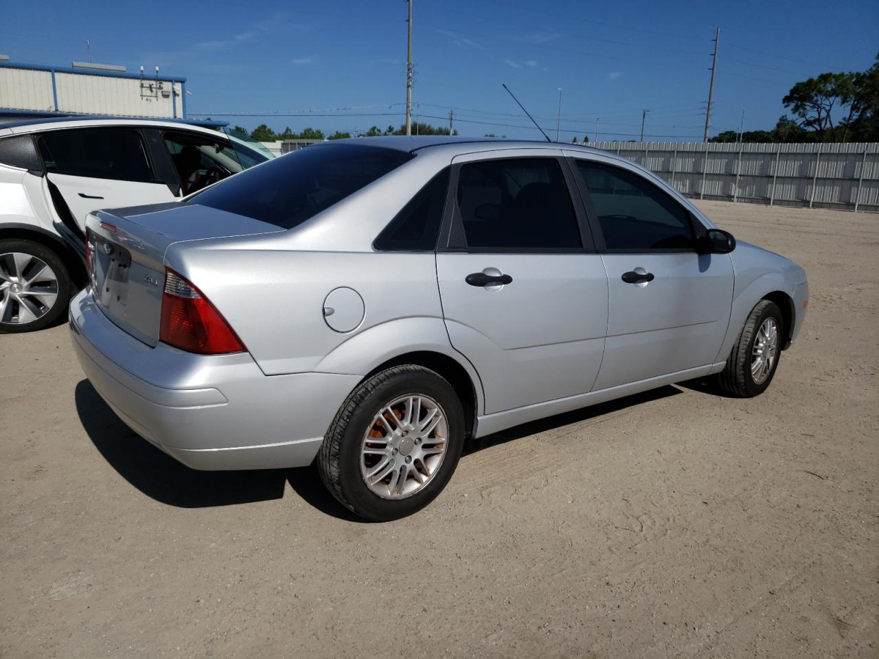 Photo 2 VIN: 1FAHP34N16W184043 - FORD FOCUS 