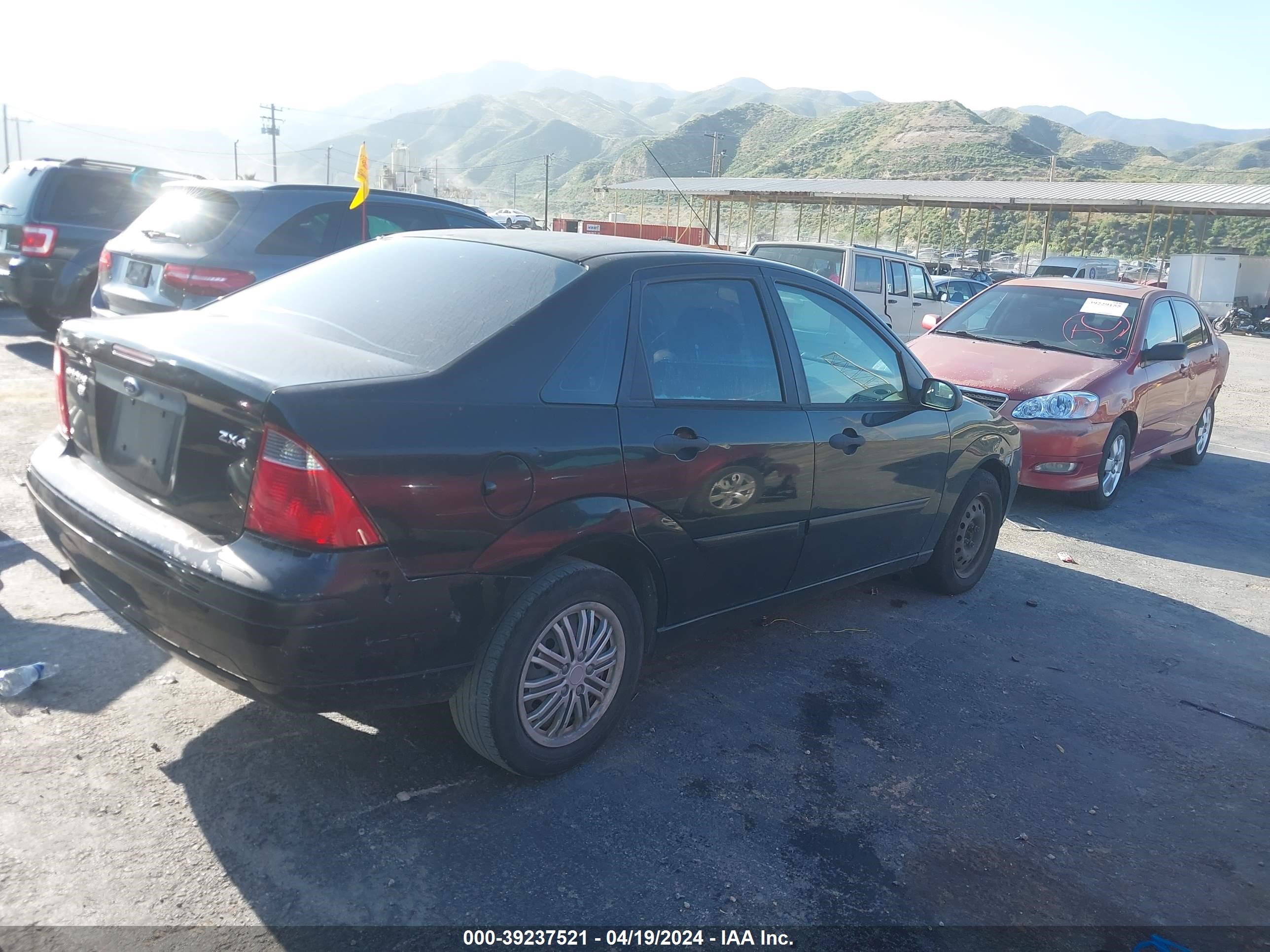 Photo 3 VIN: 1FAHP34N16W217607 - FORD FOCUS 