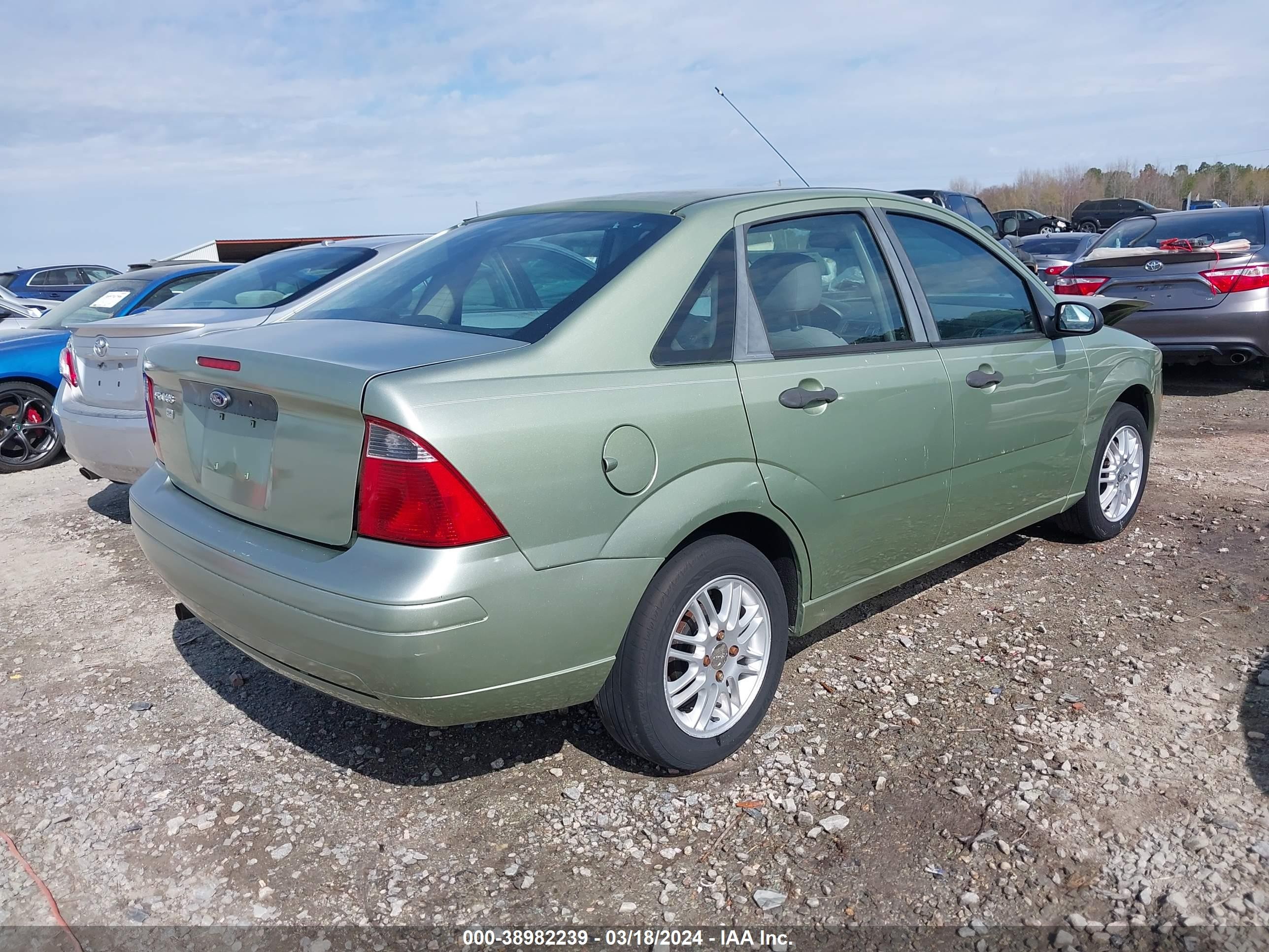 Photo 3 VIN: 1FAHP34N17W239009 - FORD FOCUS 