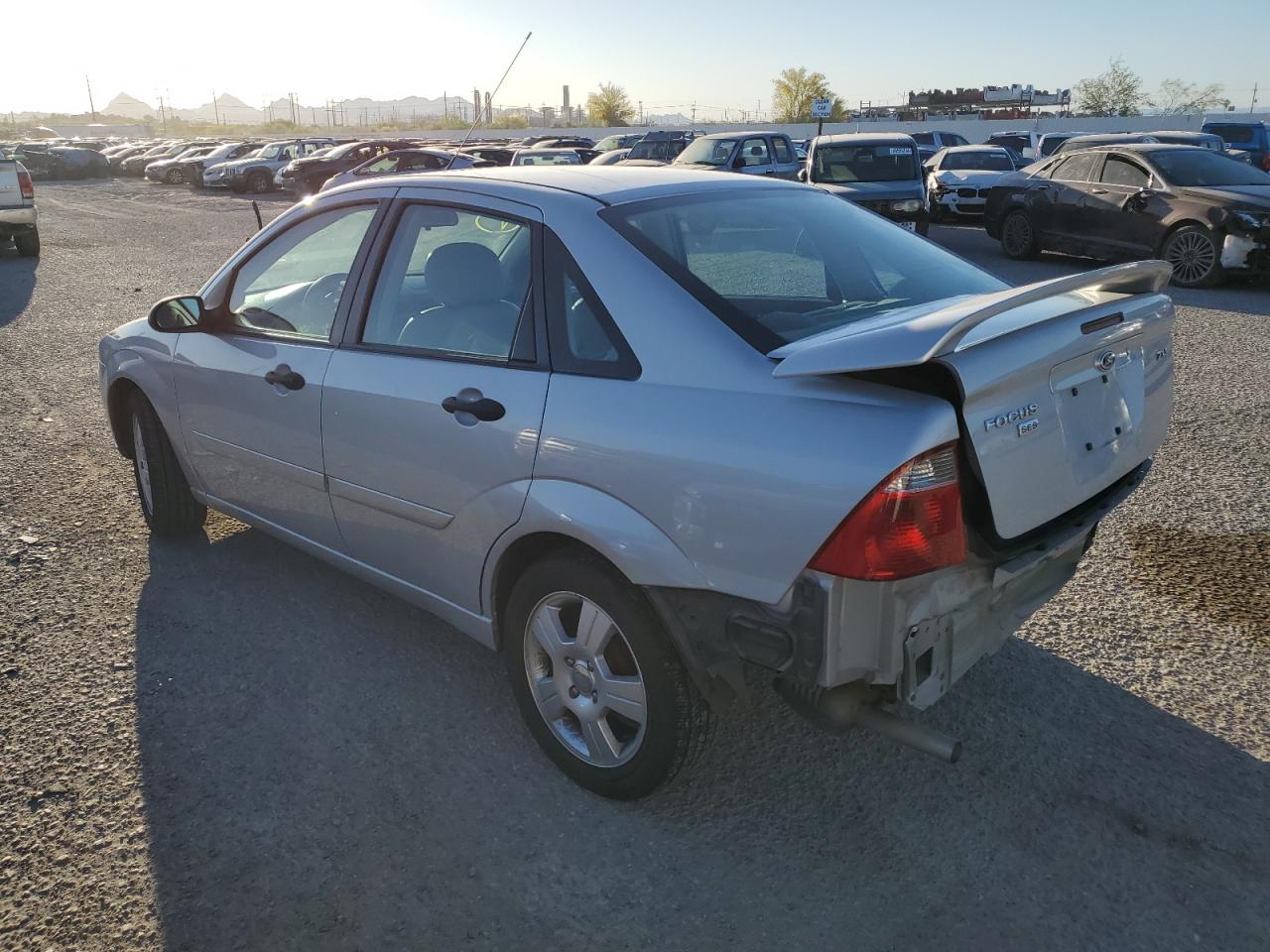 Photo 1 VIN: 1FAHP34N35W227490 - FORD FOCUS 