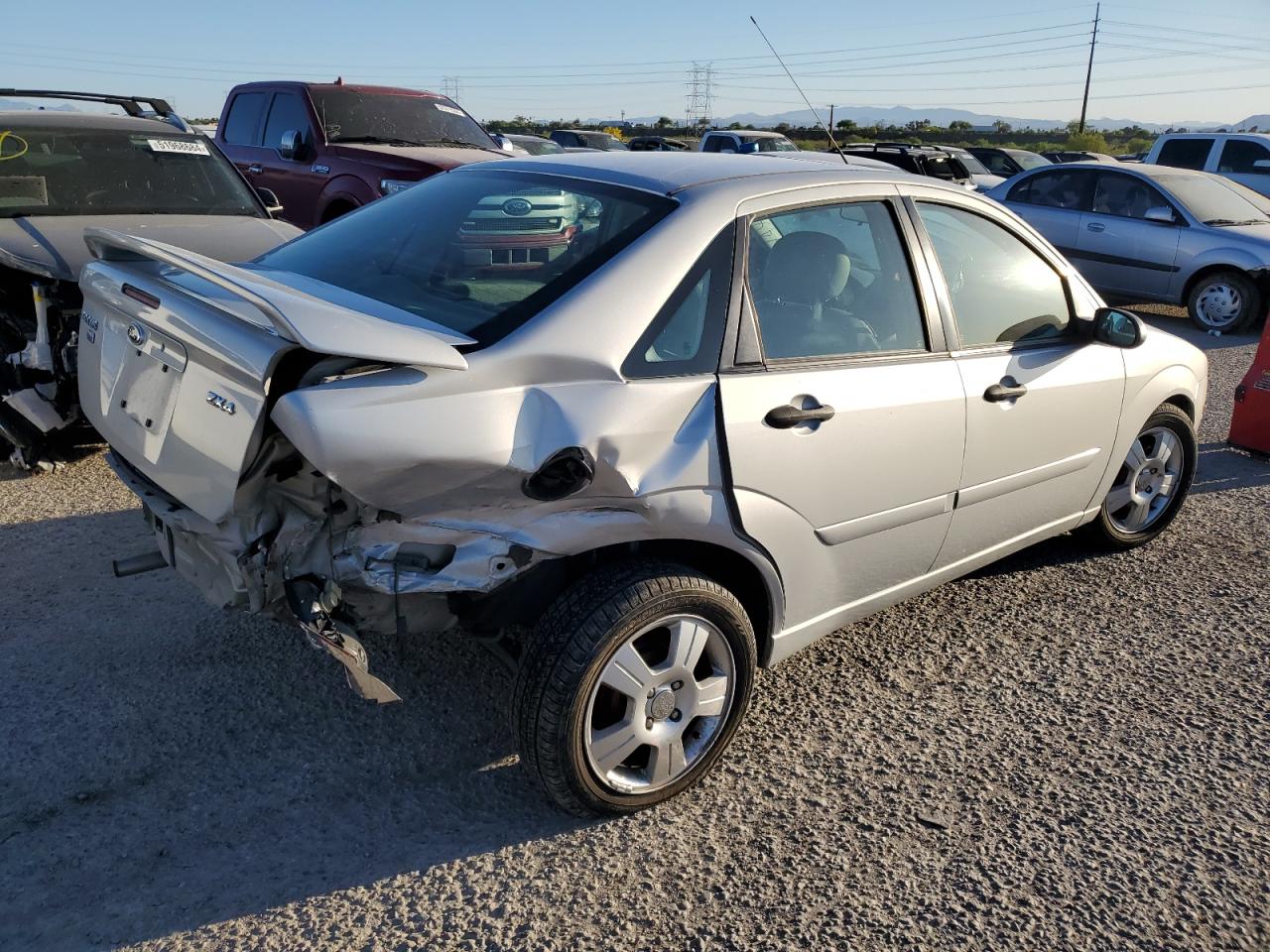 Photo 2 VIN: 1FAHP34N35W227490 - FORD FOCUS 