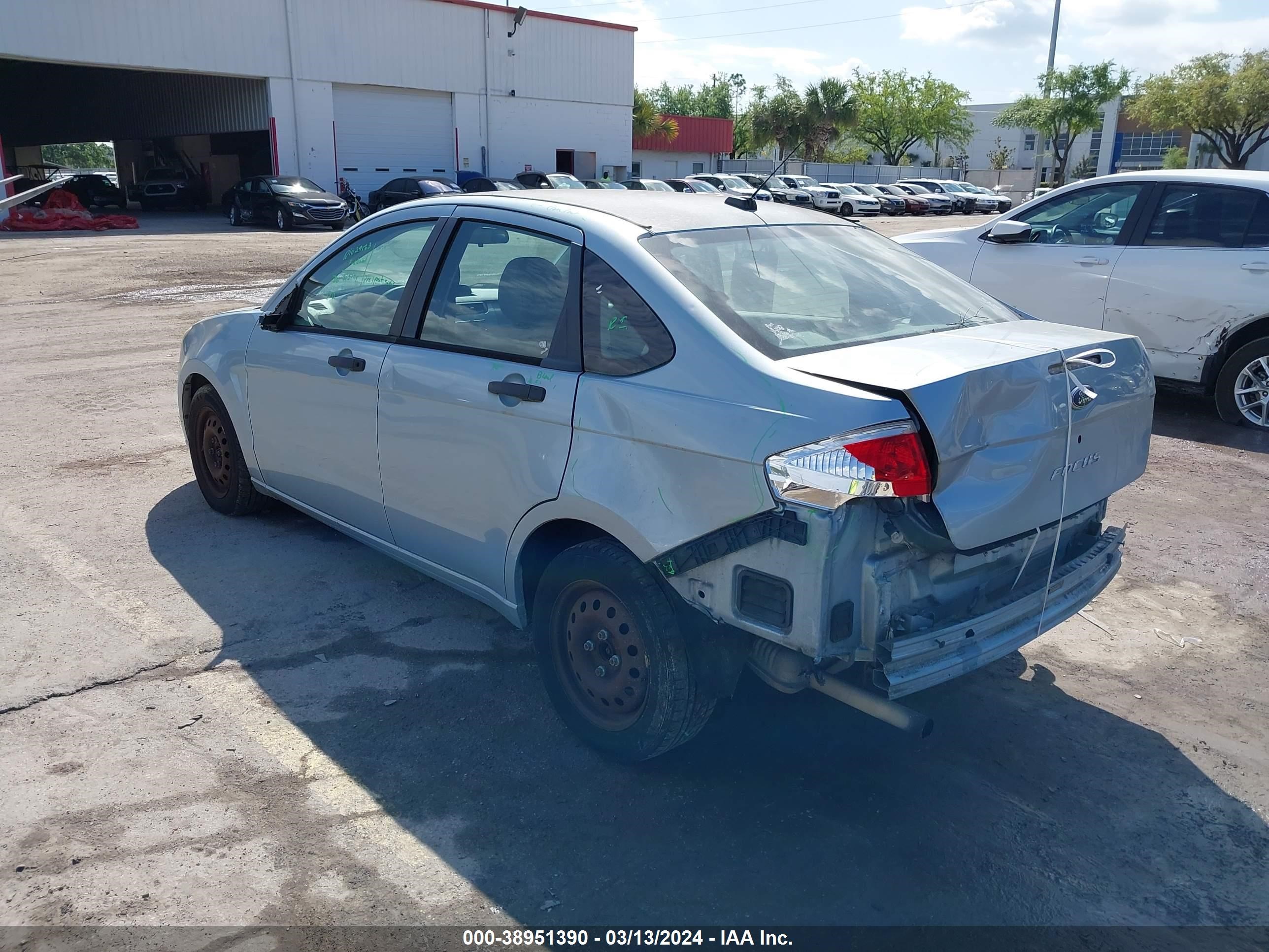 Photo 2 VIN: 1FAHP34N38W157879 - FORD FOCUS 