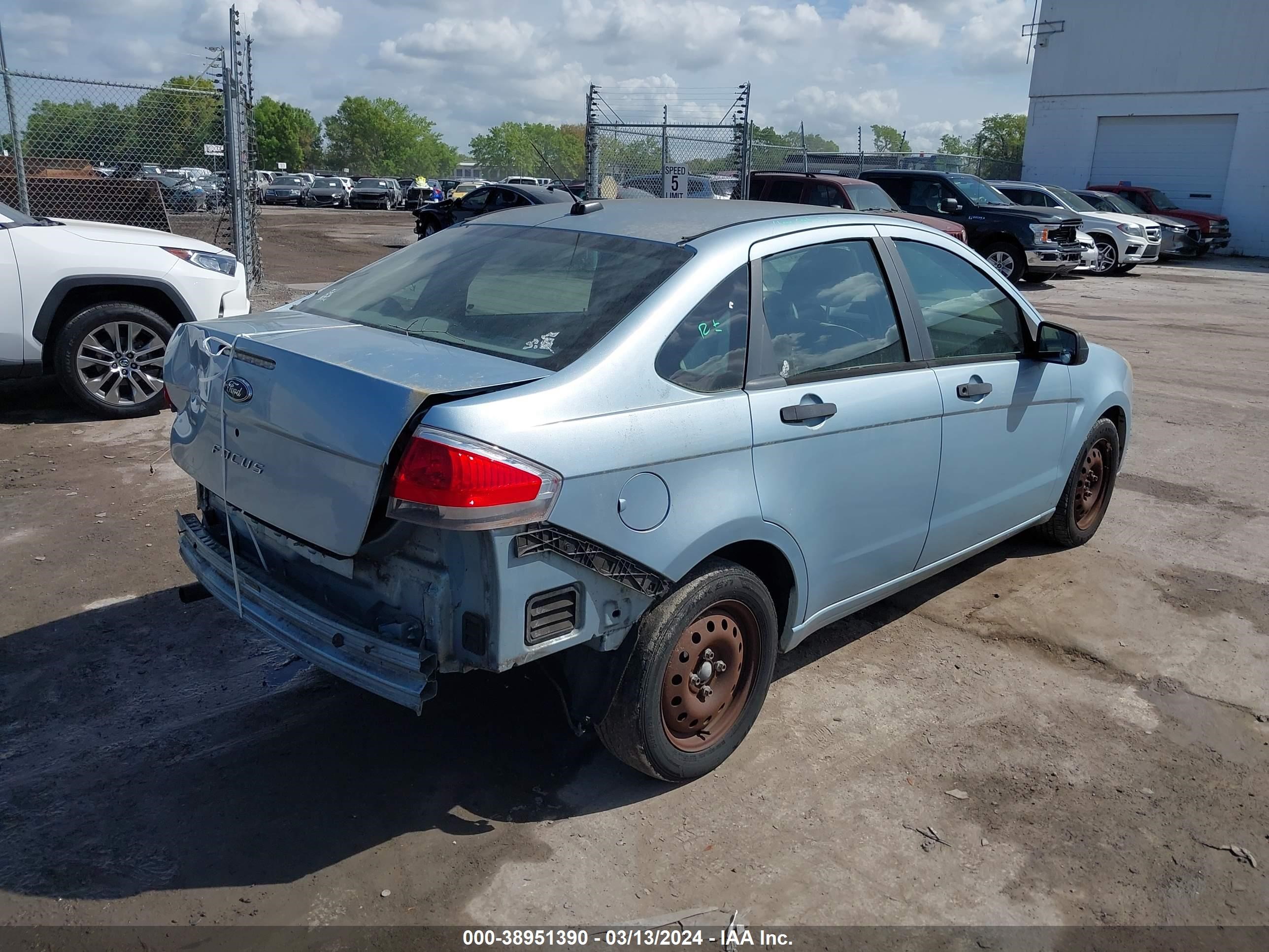 Photo 3 VIN: 1FAHP34N38W157879 - FORD FOCUS 