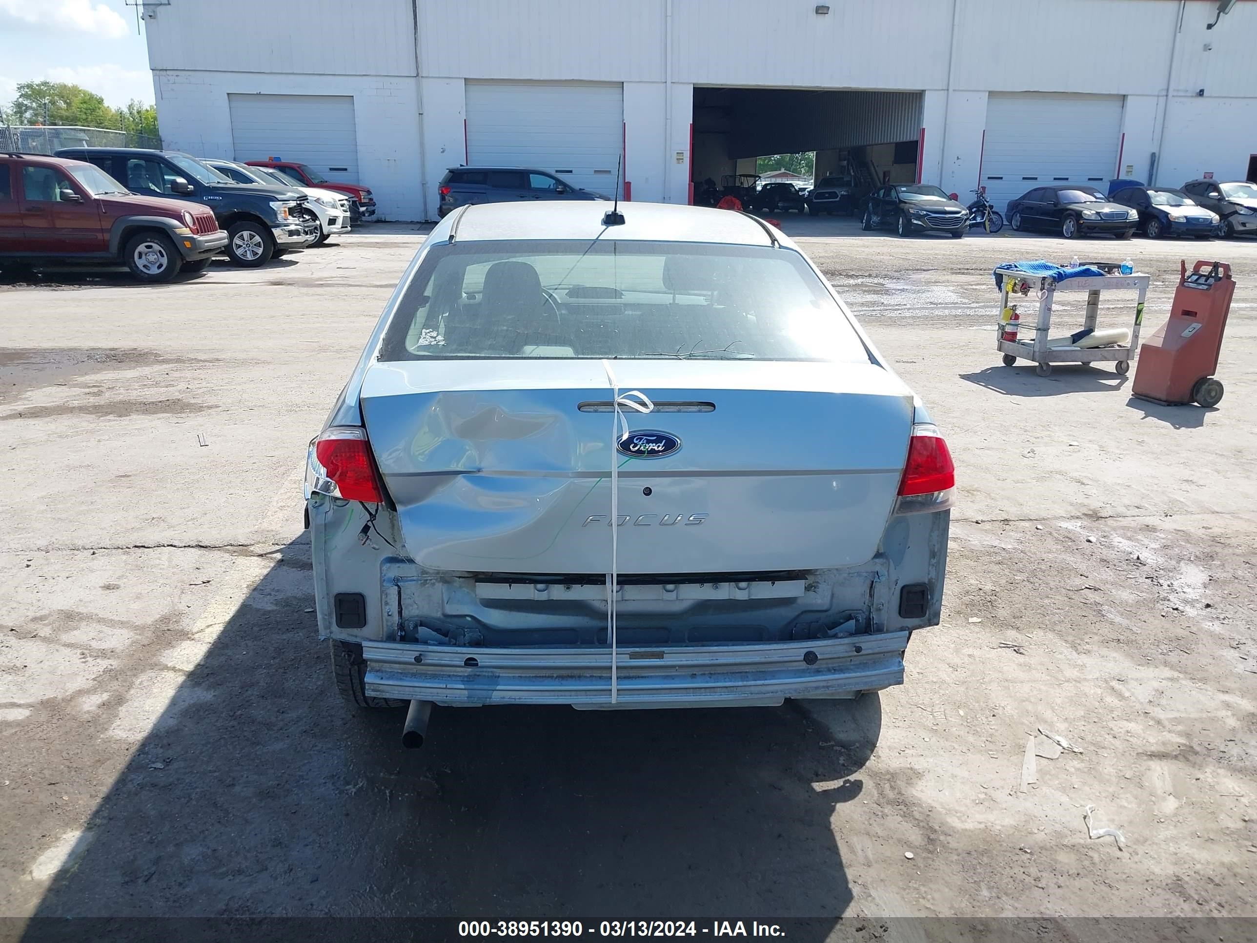 Photo 5 VIN: 1FAHP34N38W157879 - FORD FOCUS 