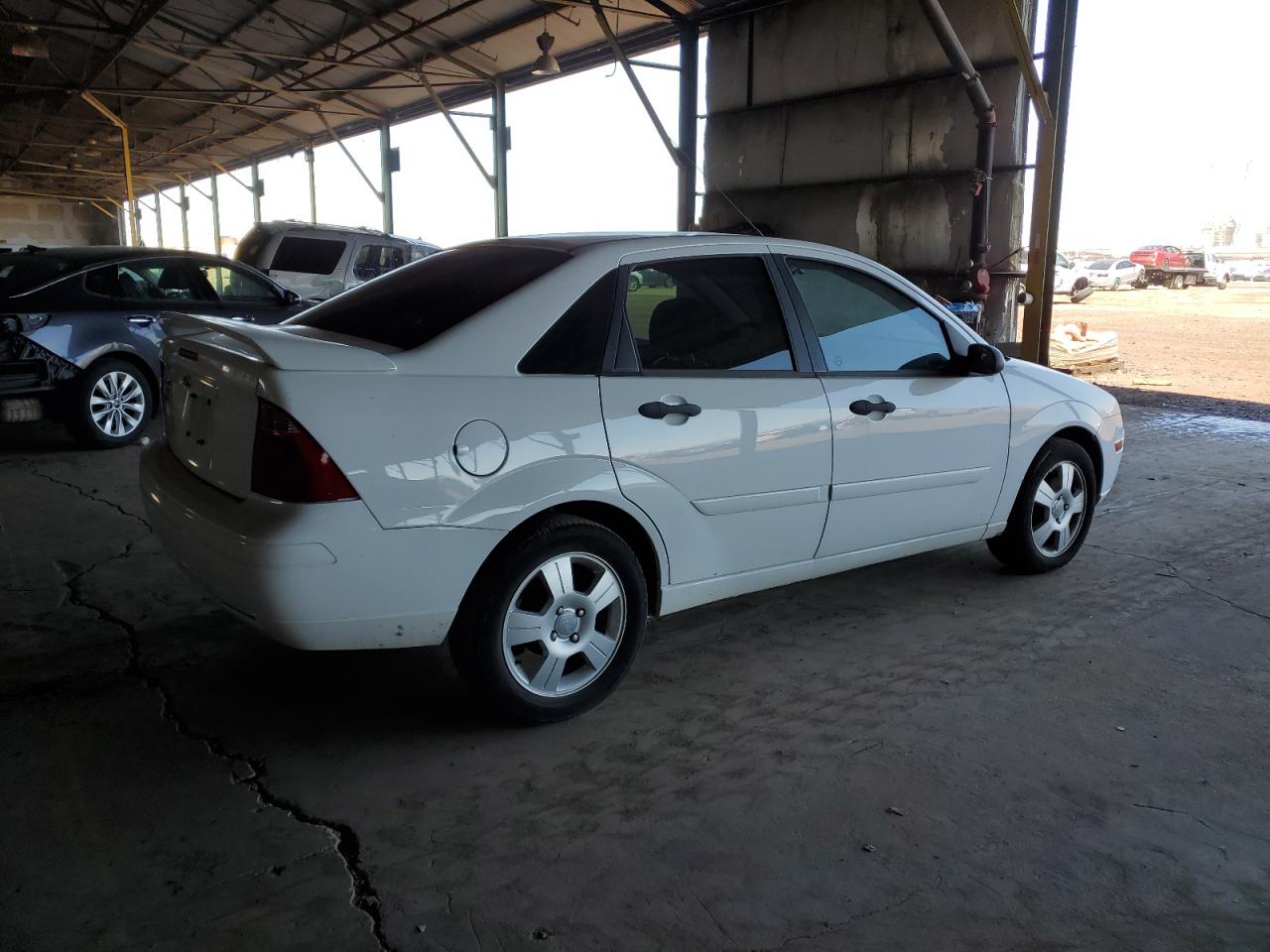 Photo 2 VIN: 1FAHP34N47W295753 - FORD FOCUS 