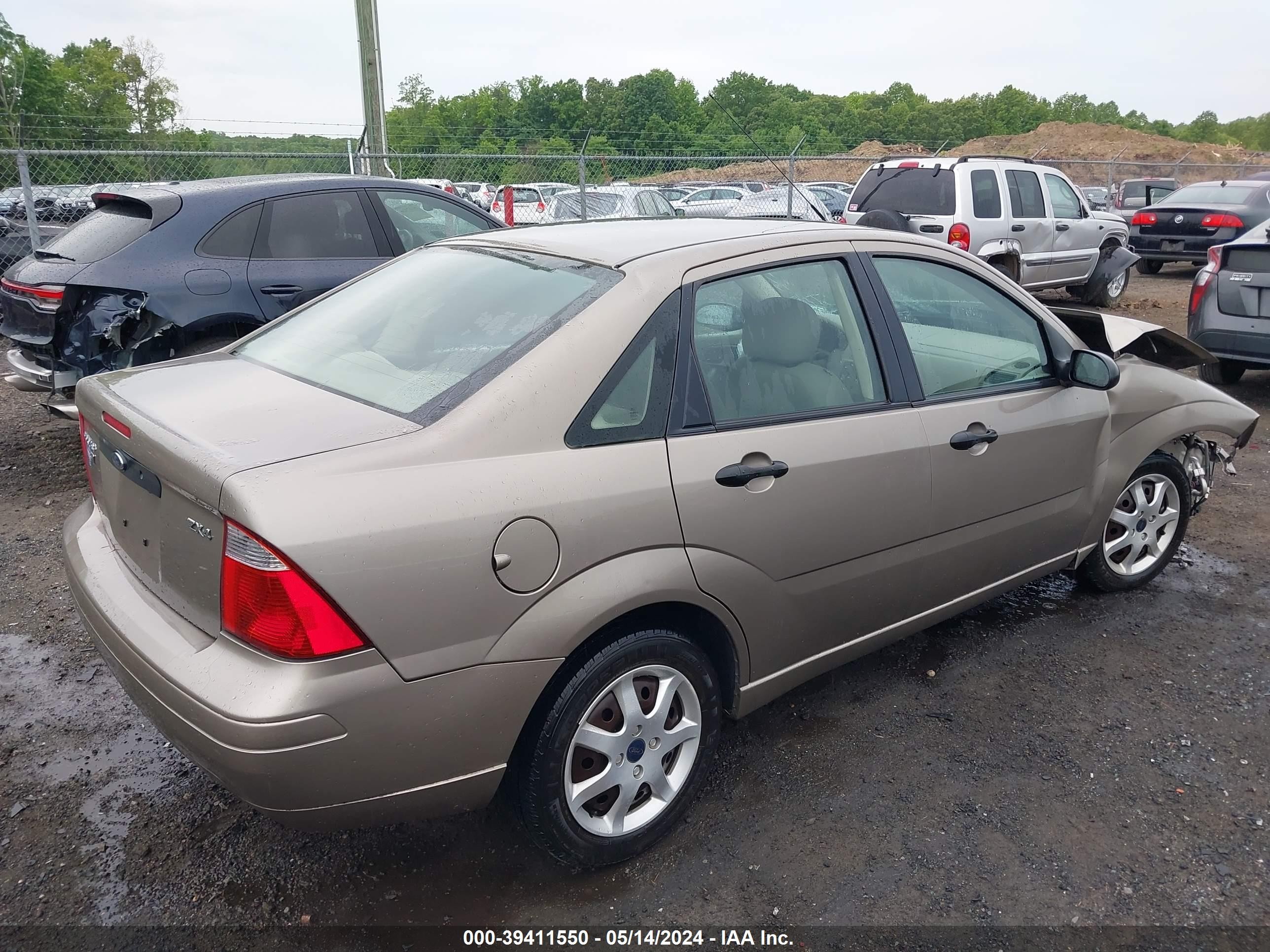 Photo 3 VIN: 1FAHP34N55W250771 - FORD FOCUS 