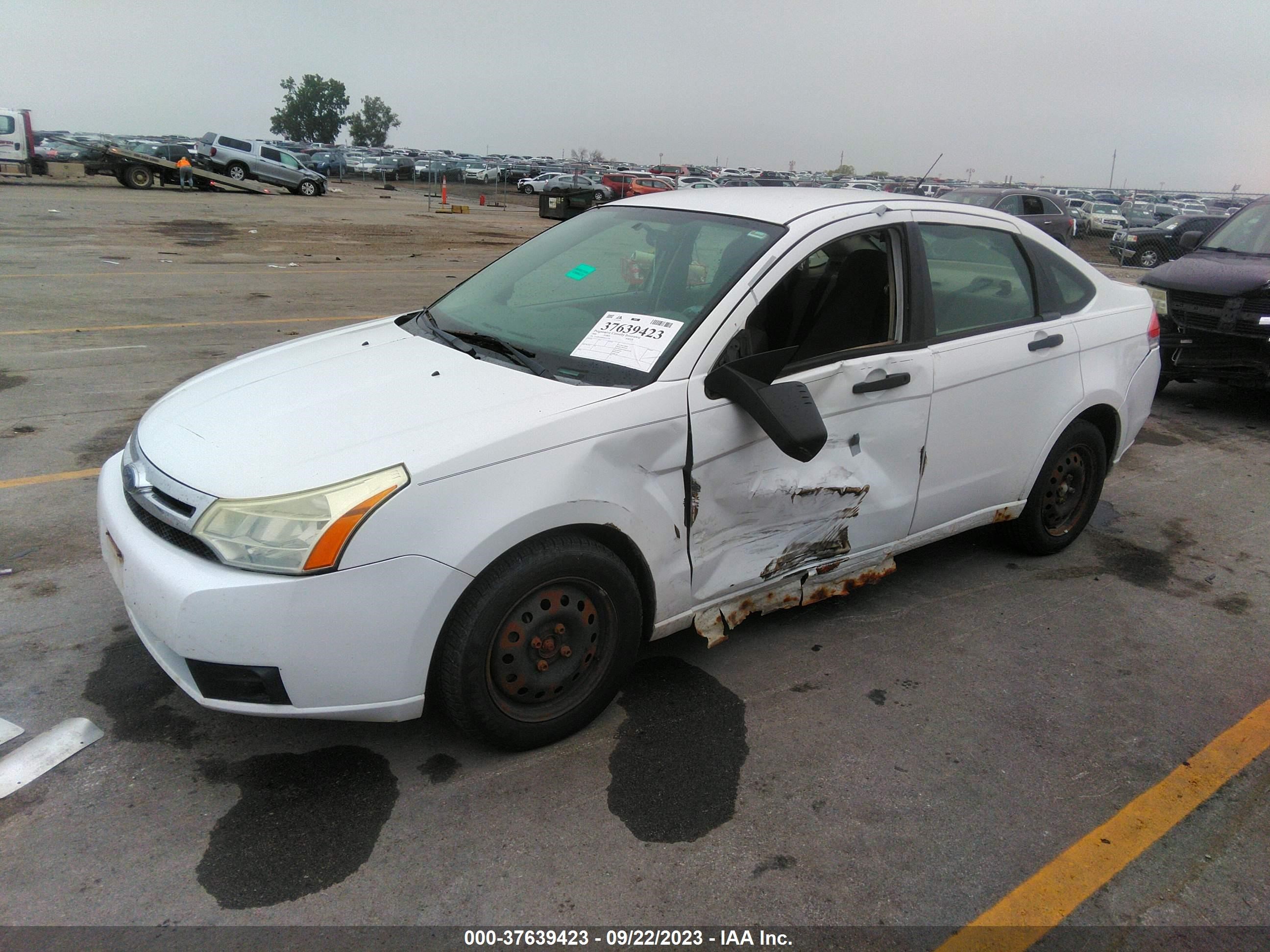 Photo 1 VIN: 1FAHP34N68W121779 - FORD FOCUS 