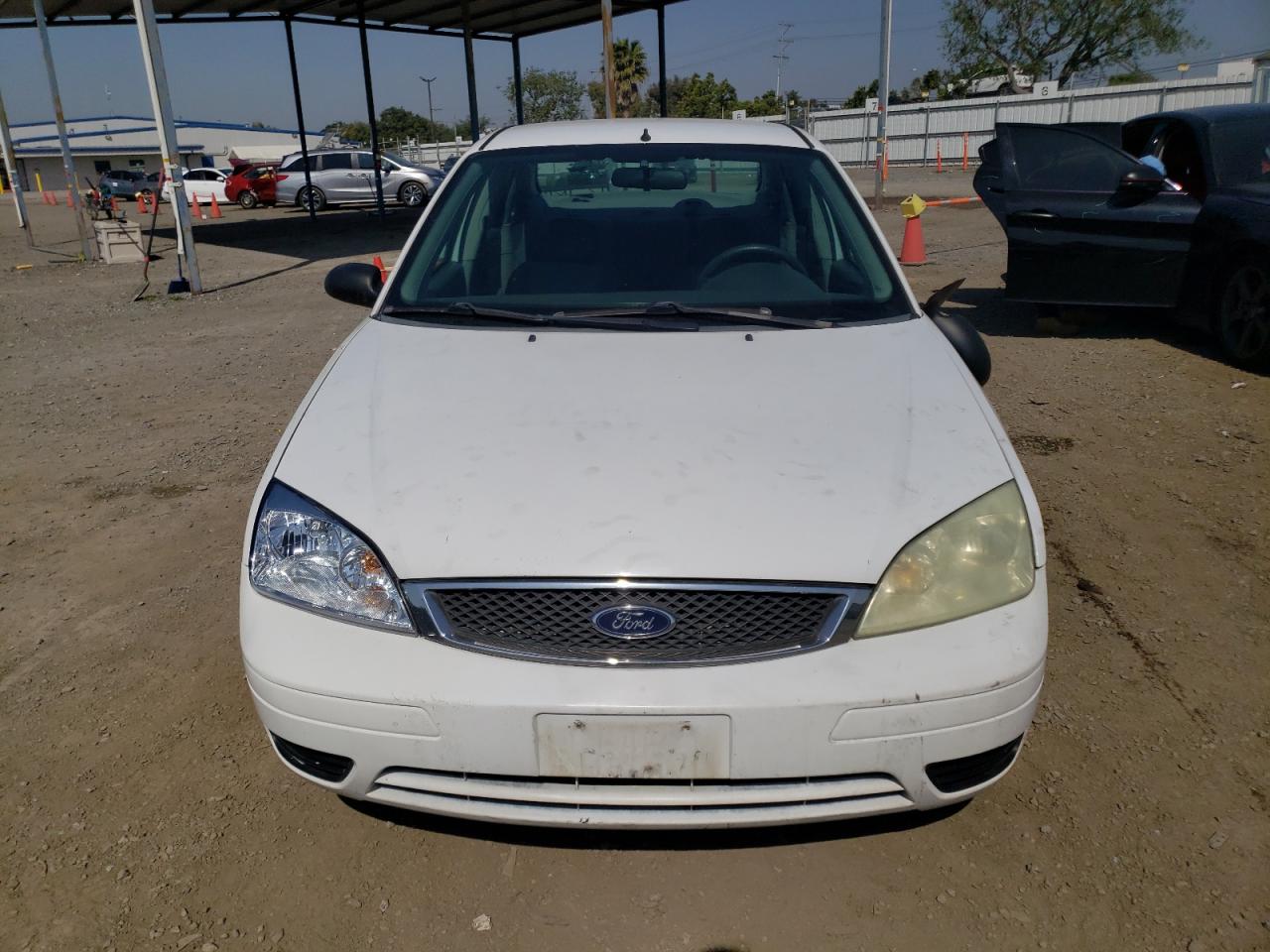 Photo 4 VIN: 1FAHP34N75W265014 - FORD FOCUS 