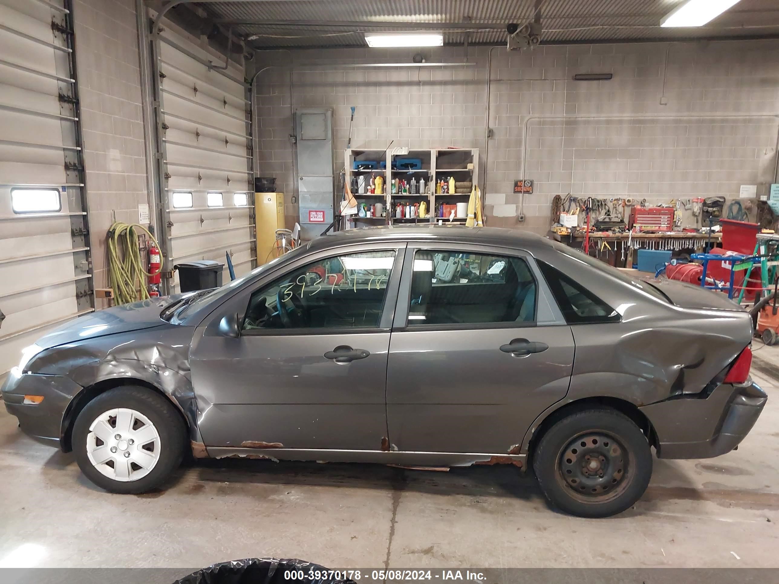 Photo 13 VIN: 1FAHP34N77W208198 - FORD FOCUS 