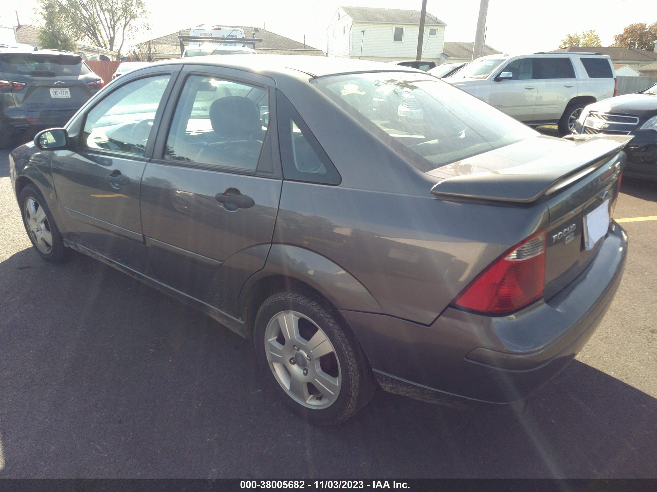 Photo 2 VIN: 1FAHP34N77W260012 - FORD FOCUS 