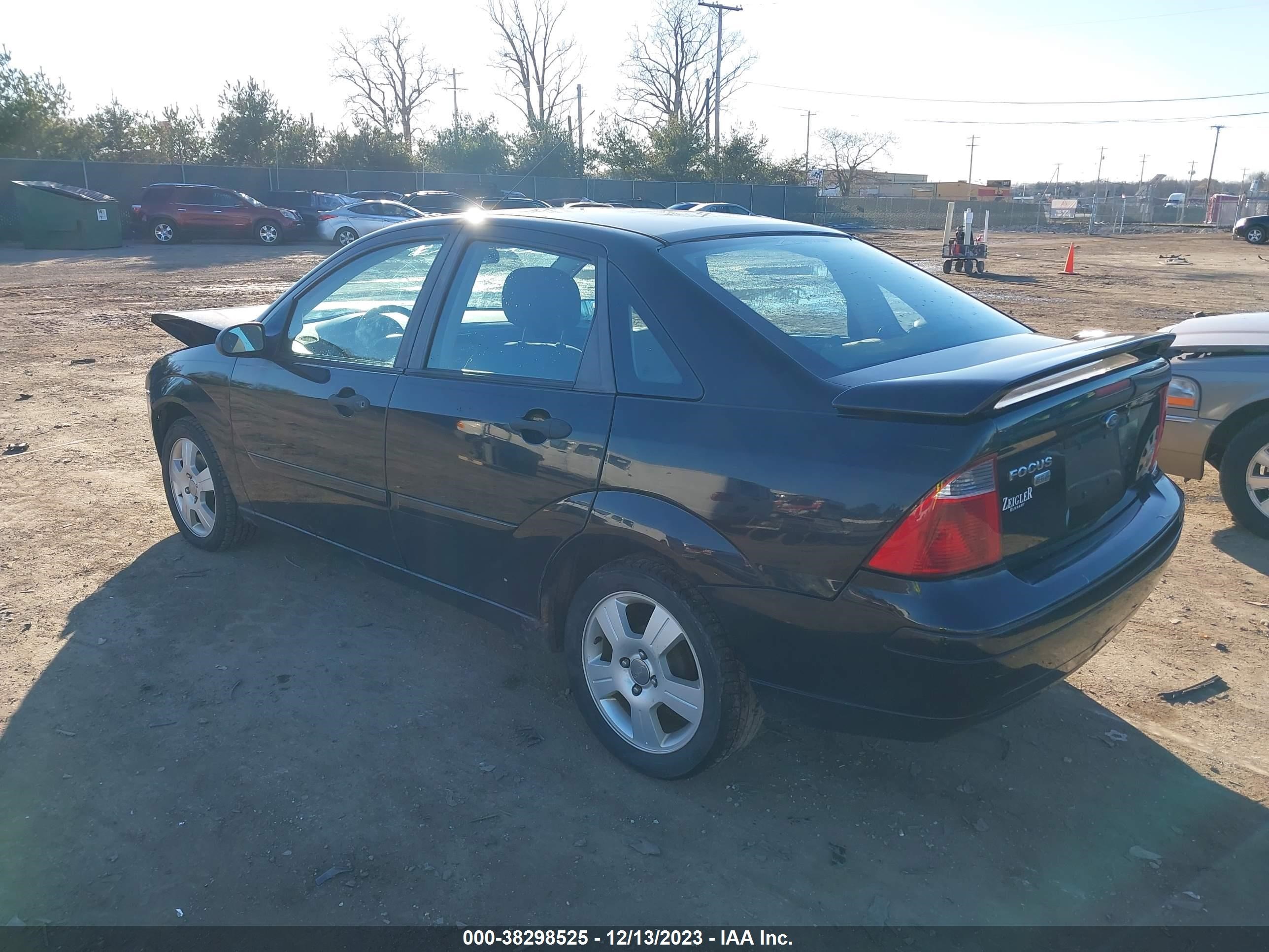 Photo 2 VIN: 1FAHP34N87W333162 - FORD FOCUS 