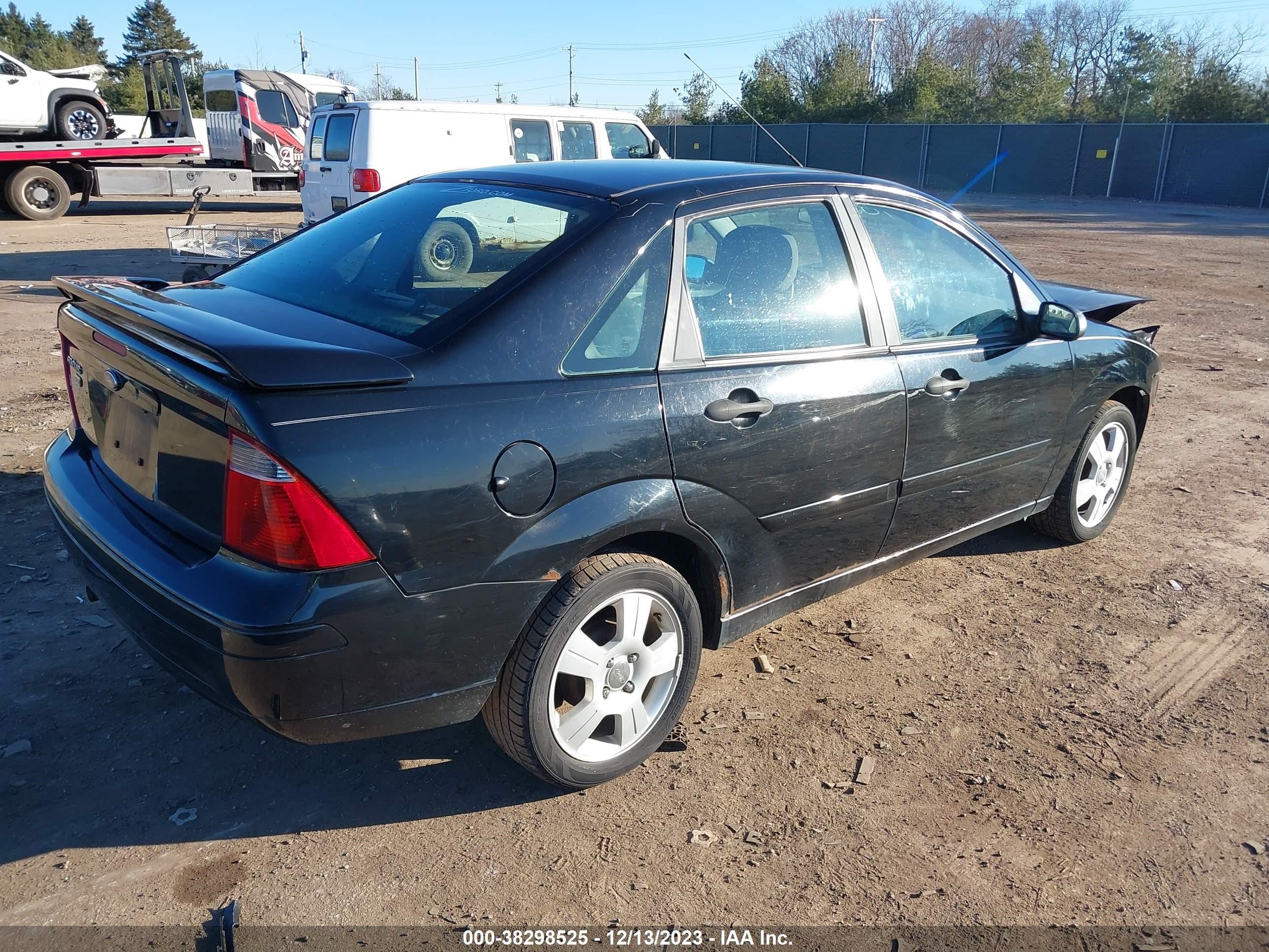 Photo 3 VIN: 1FAHP34N87W333162 - FORD FOCUS 