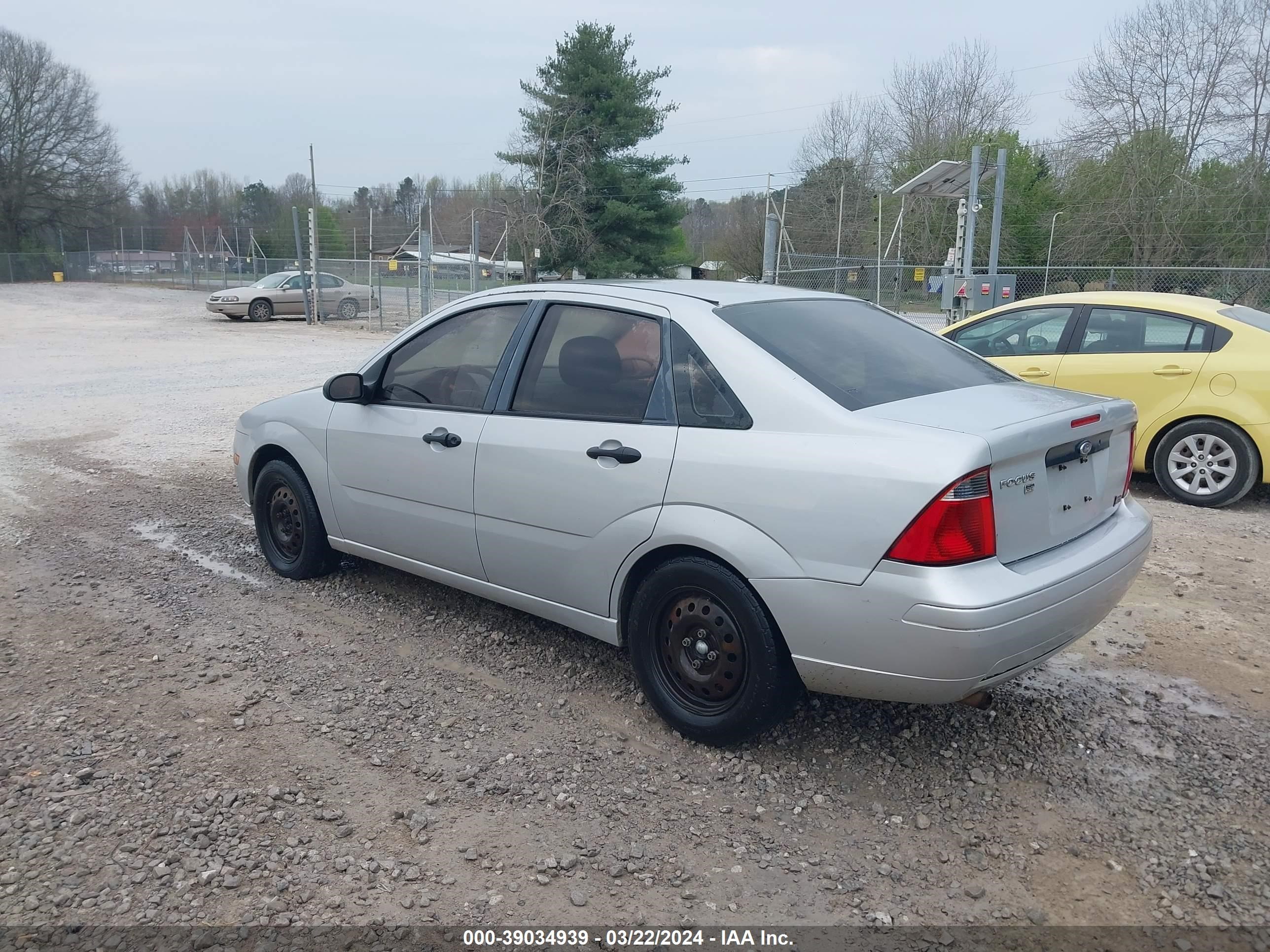 Photo 2 VIN: 1FAHP34N87W342301 - FORD FOCUS 