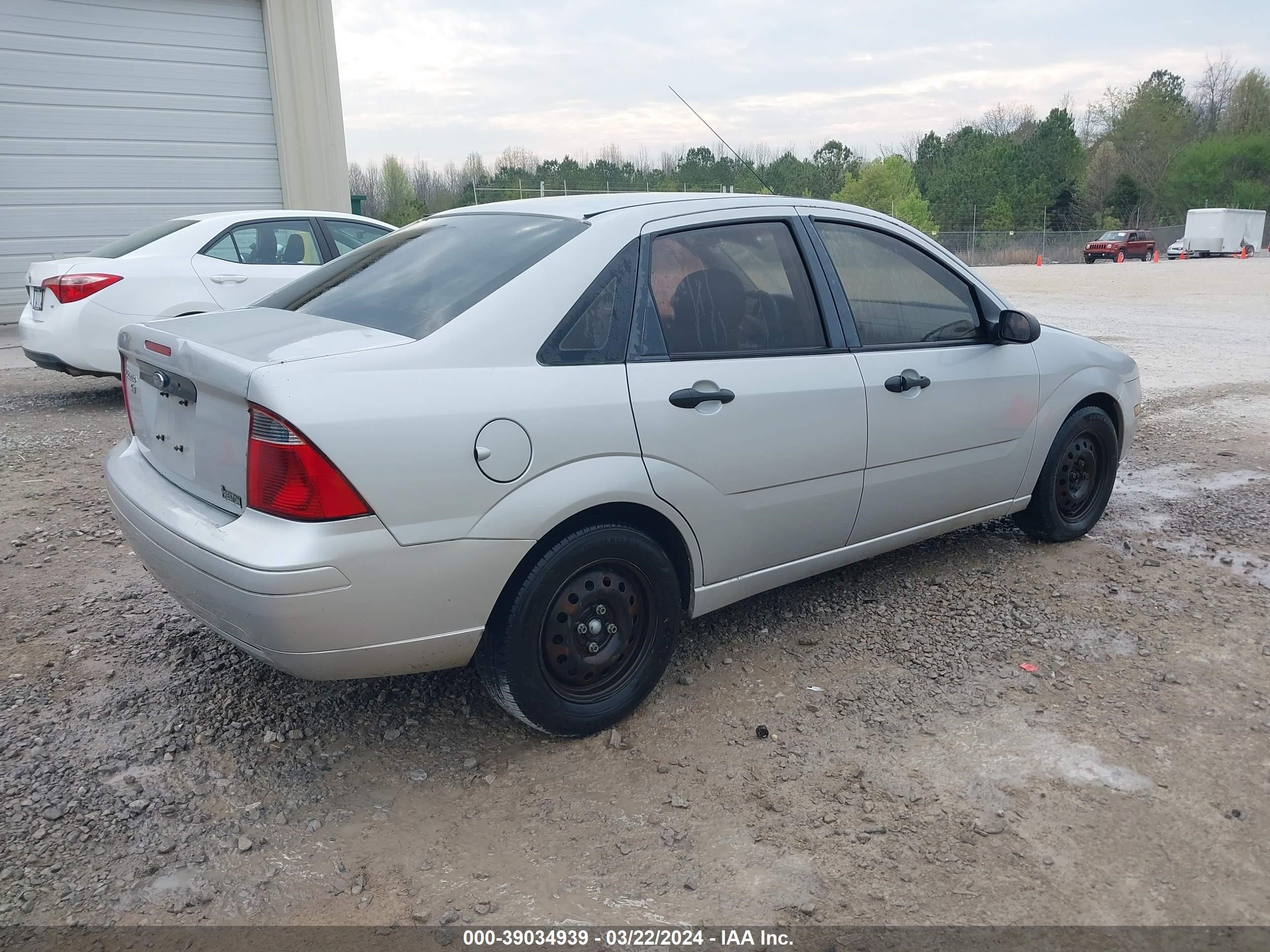 Photo 3 VIN: 1FAHP34N87W342301 - FORD FOCUS 