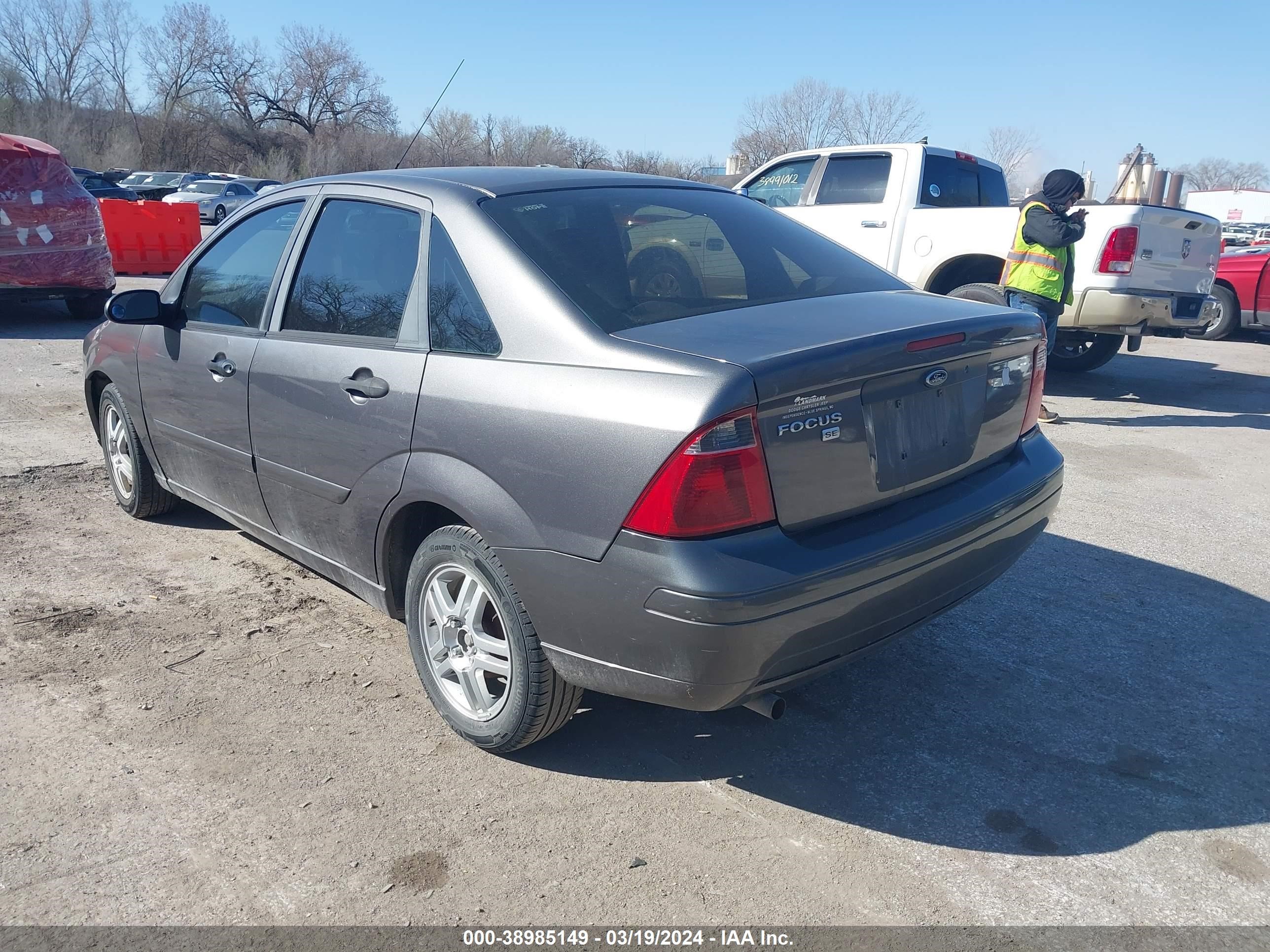 Photo 2 VIN: 1FAHP34N97W185894 - FORD FOCUS 