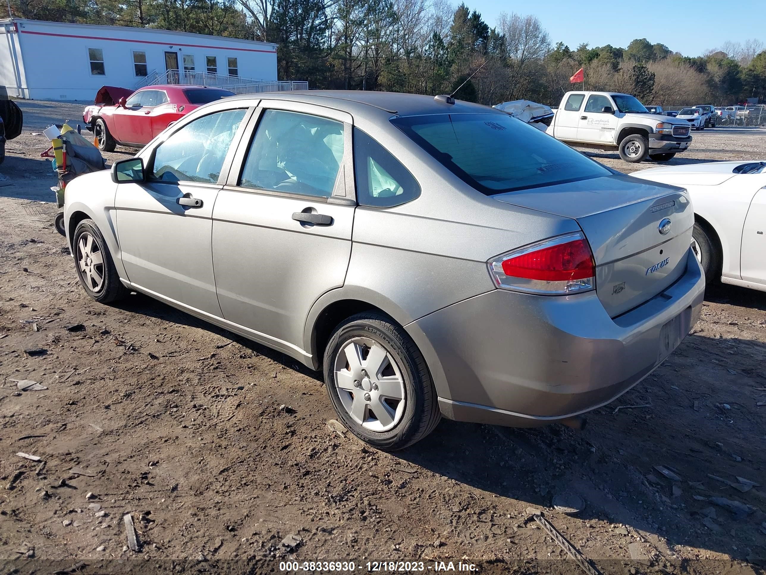 Photo 2 VIN: 1FAHP34N98W173021 - FORD FOCUS 