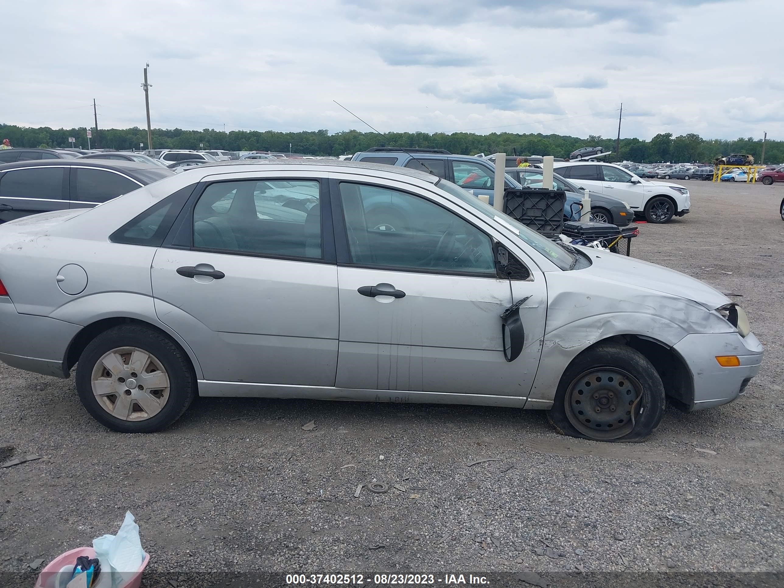 Photo 12 VIN: 1FAHP34NX6W205262 - FORD FOCUS 