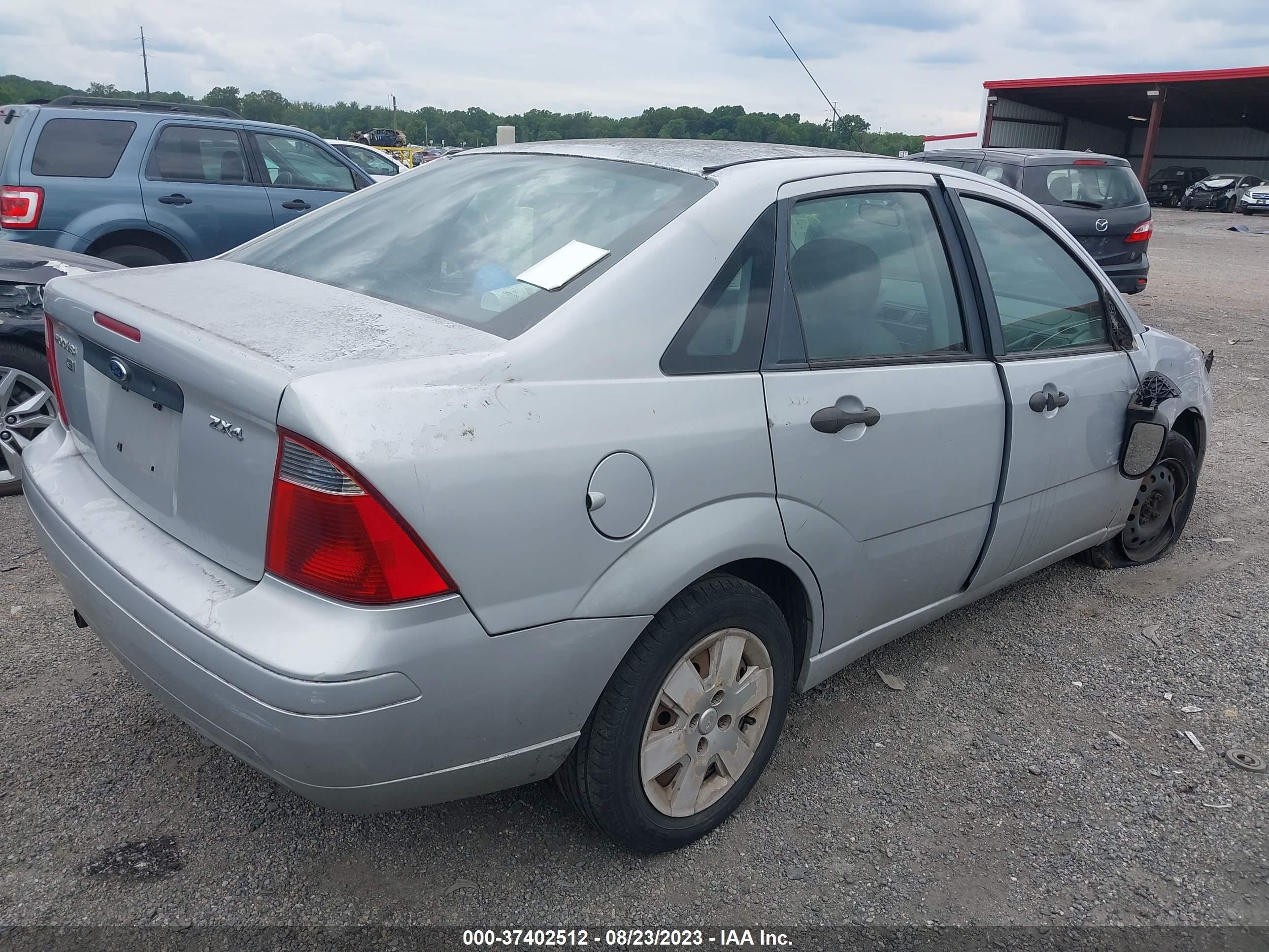 Photo 3 VIN: 1FAHP34NX6W205262 - FORD FOCUS 