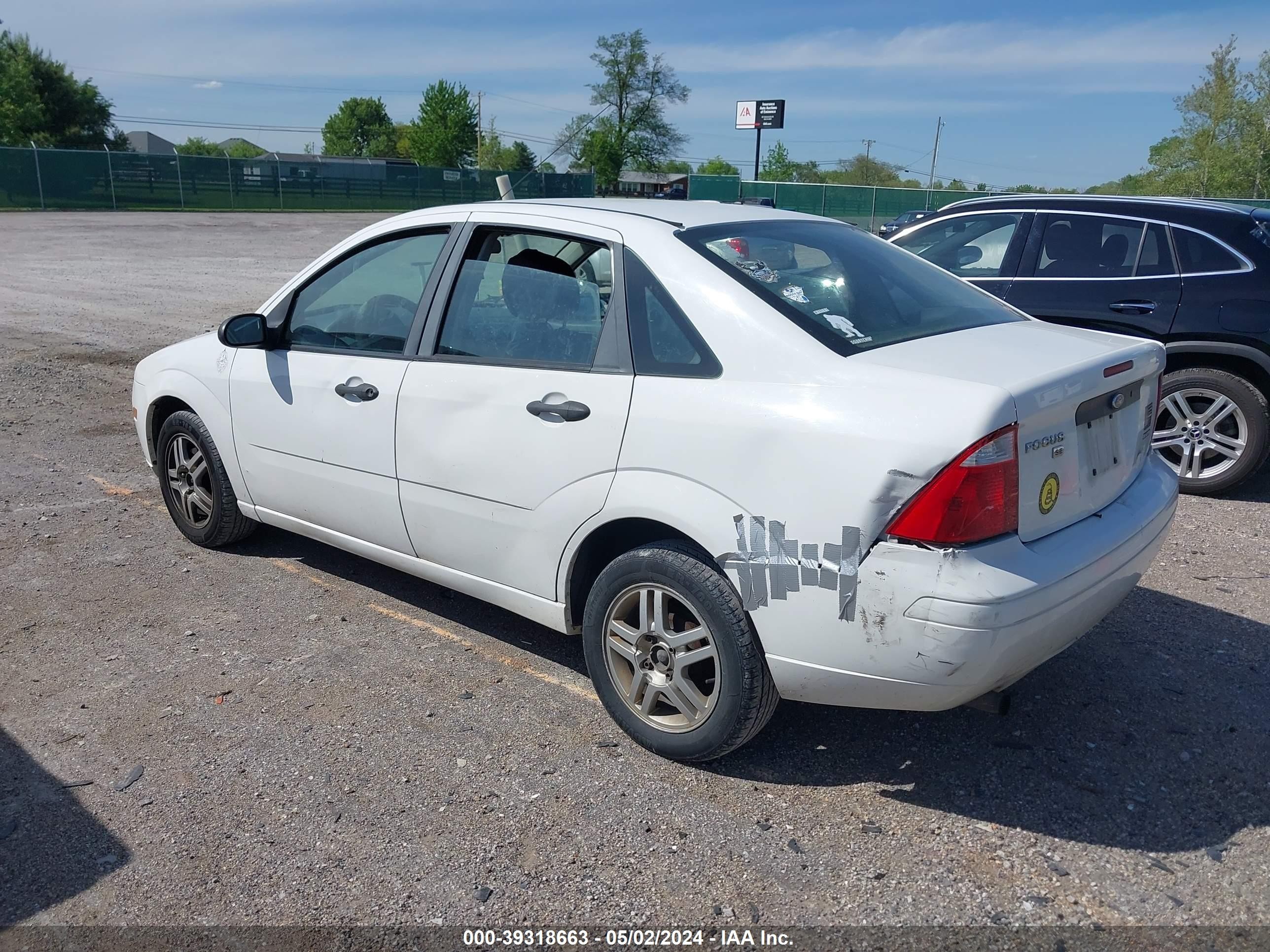 Photo 2 VIN: 1FAHP34NX7W242376 - FORD FOCUS 