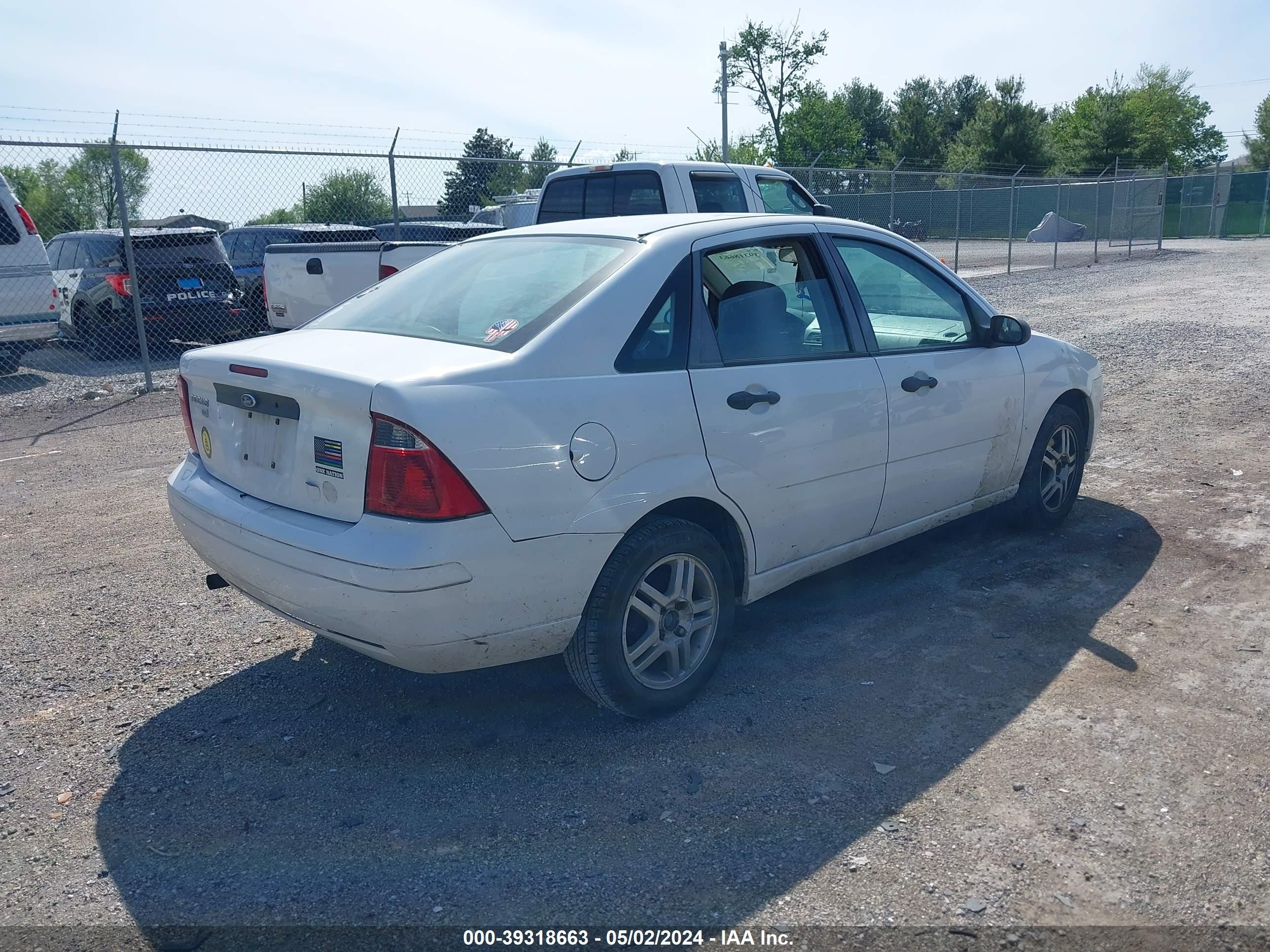 Photo 3 VIN: 1FAHP34NX7W242376 - FORD FOCUS 