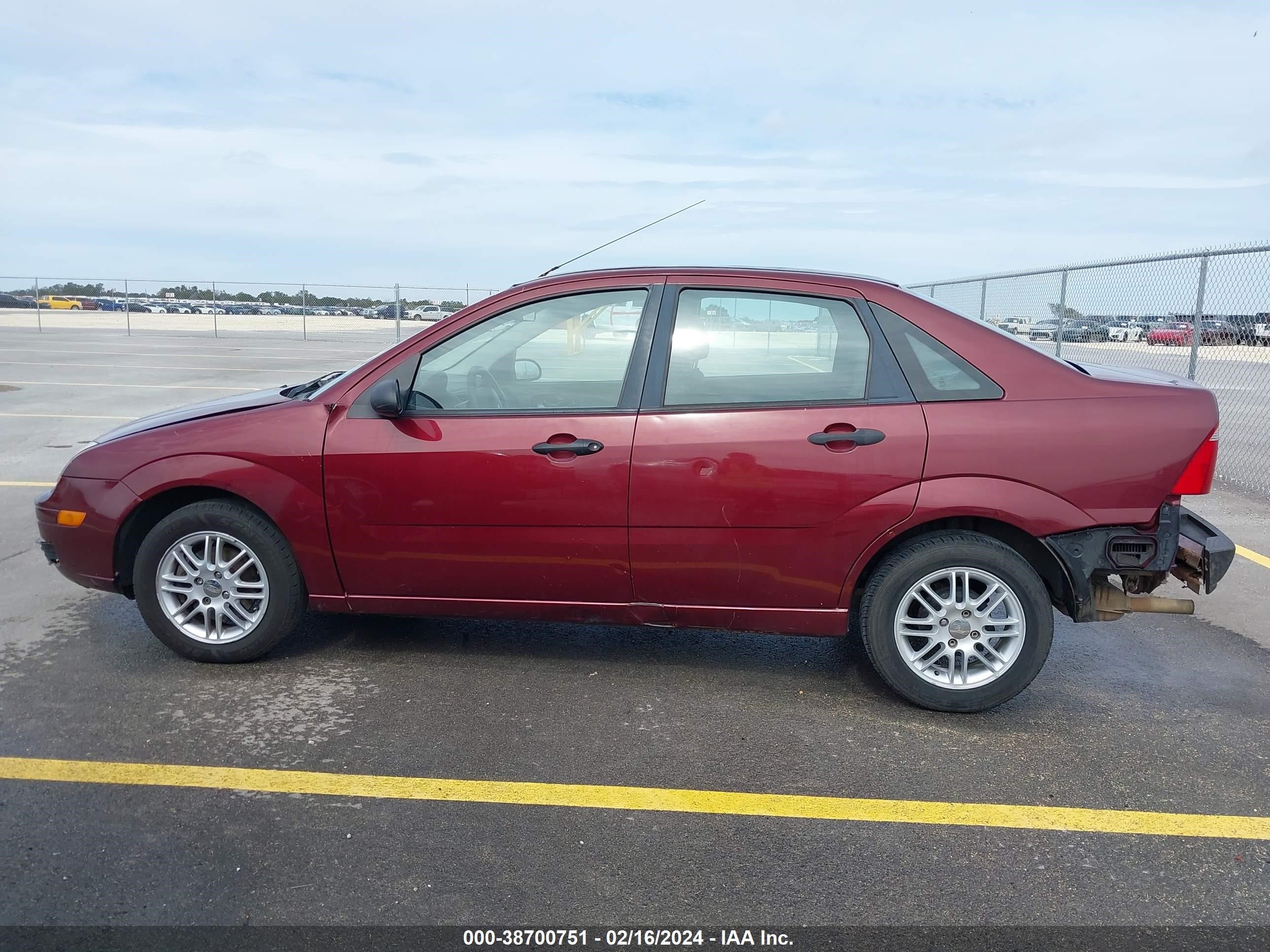 Photo 13 VIN: 1FAHP34NX7W268928 - FORD FOCUS 