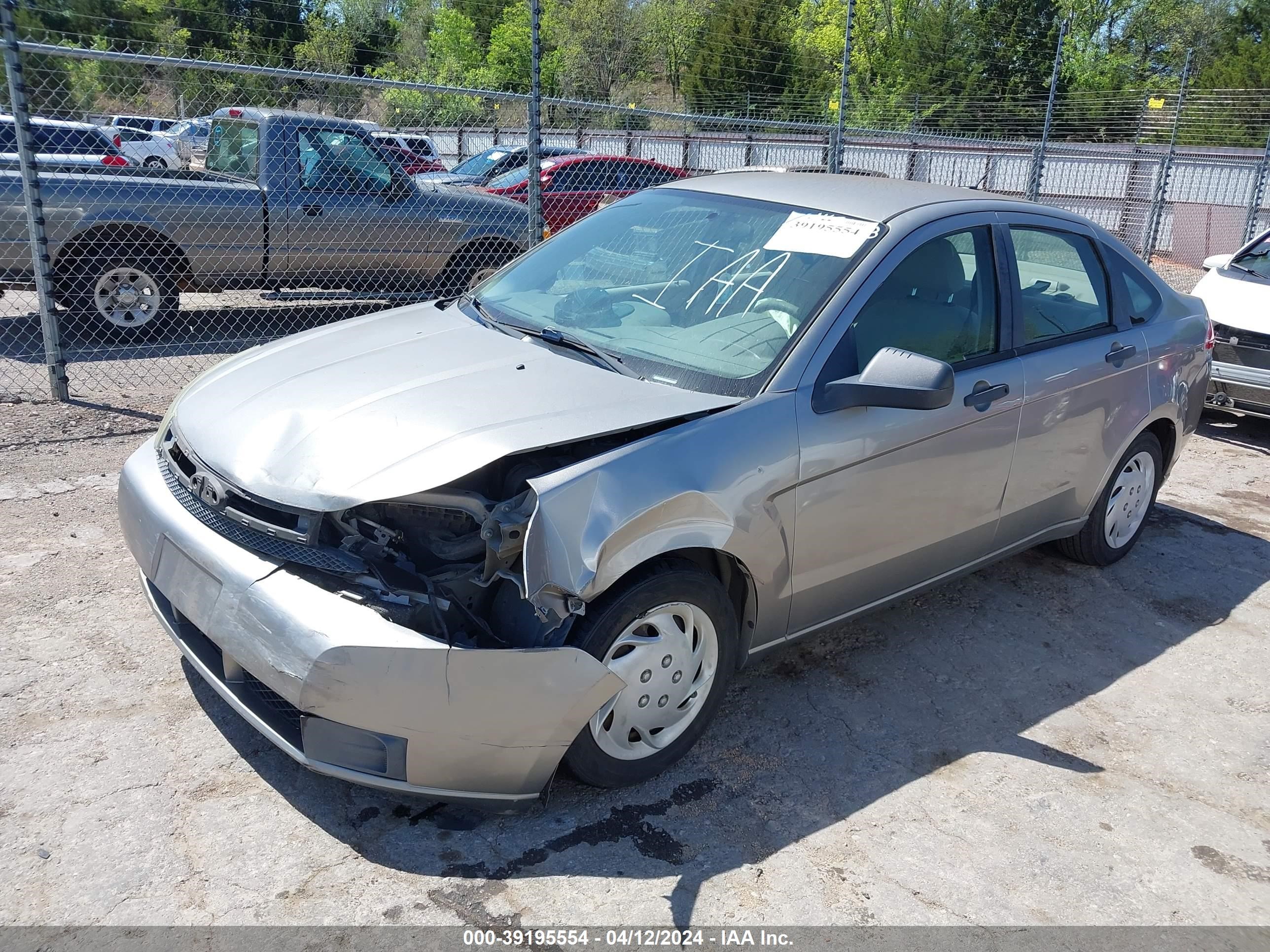 Photo 1 VIN: 1FAHP34NX8W143638 - FORD FOCUS 