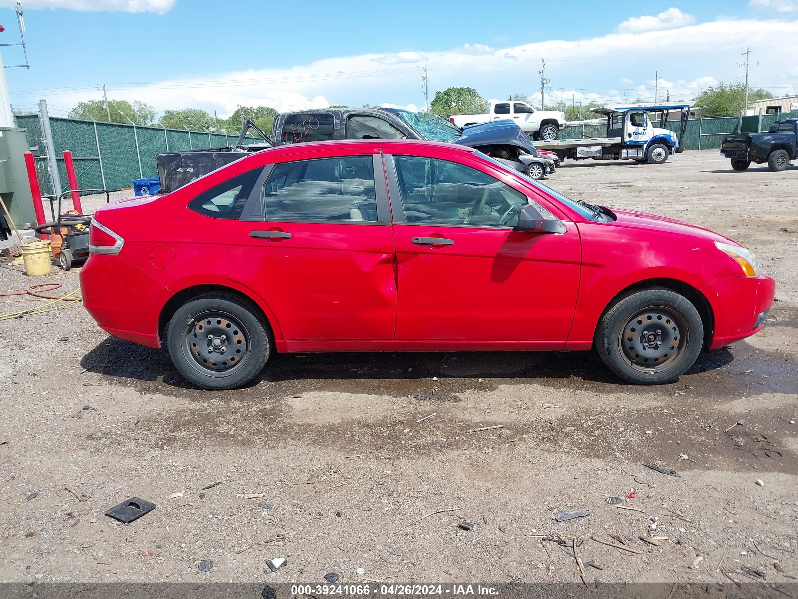 Photo 12 VIN: 1FAHP34NX8W260717 - FORD FOCUS 