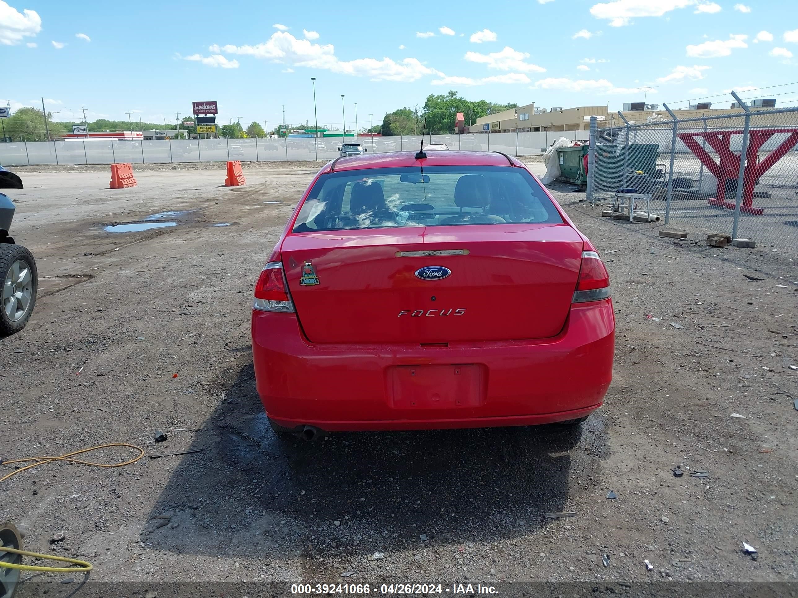 Photo 15 VIN: 1FAHP34NX8W260717 - FORD FOCUS 