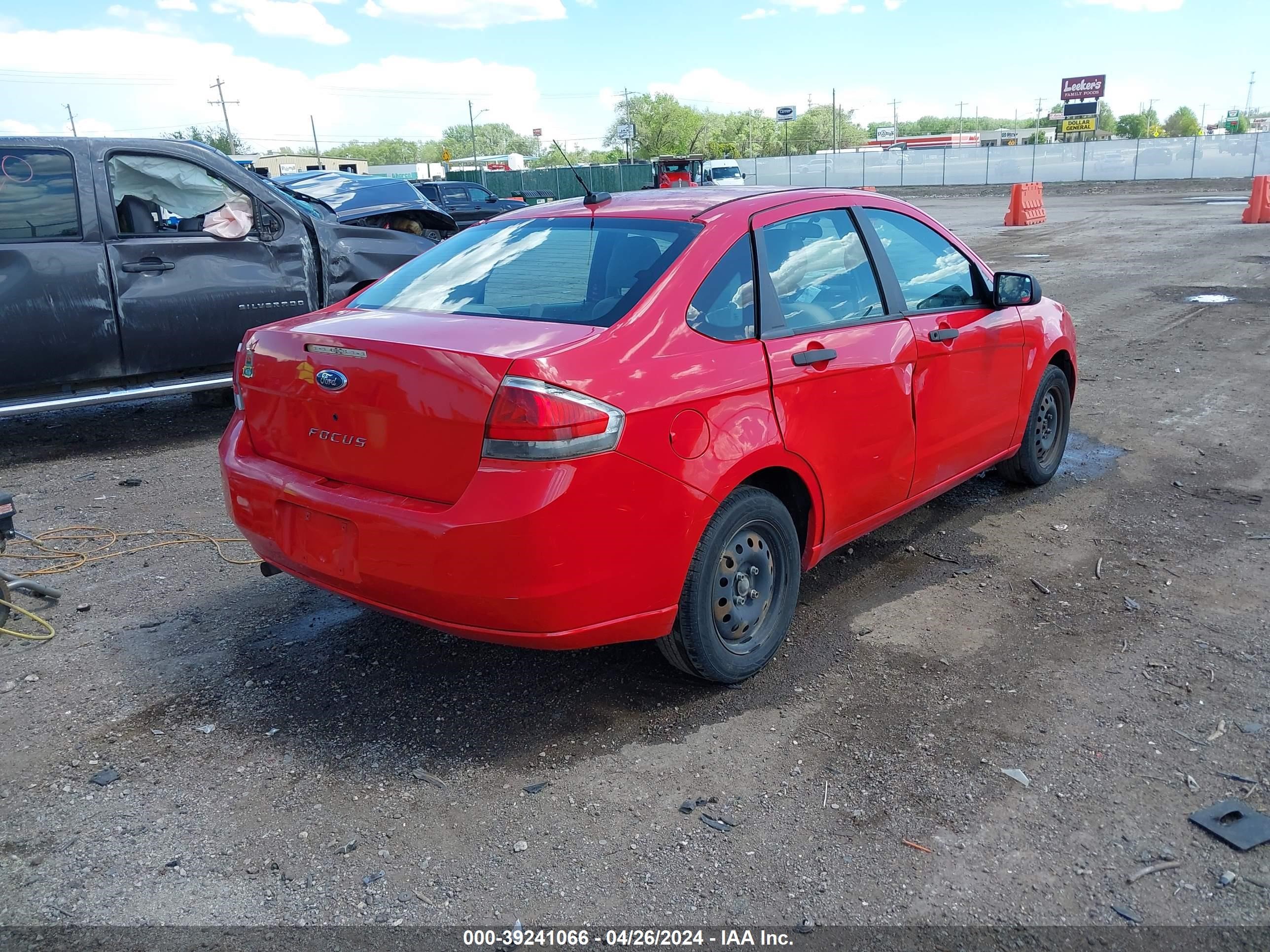 Photo 3 VIN: 1FAHP34NX8W260717 - FORD FOCUS 