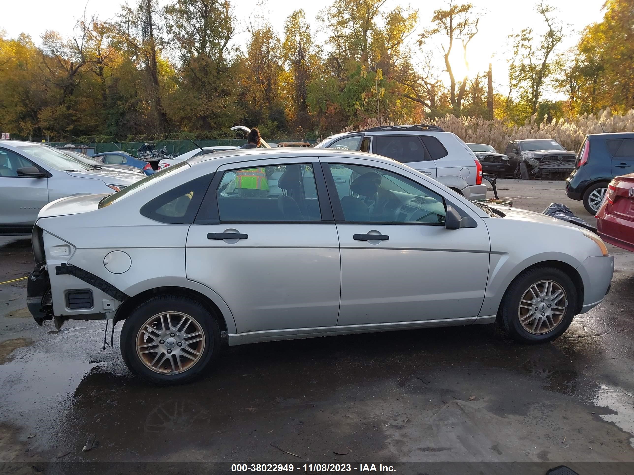 Photo 13 VIN: 1FAHP35N09W128243 - FORD FOCUS 