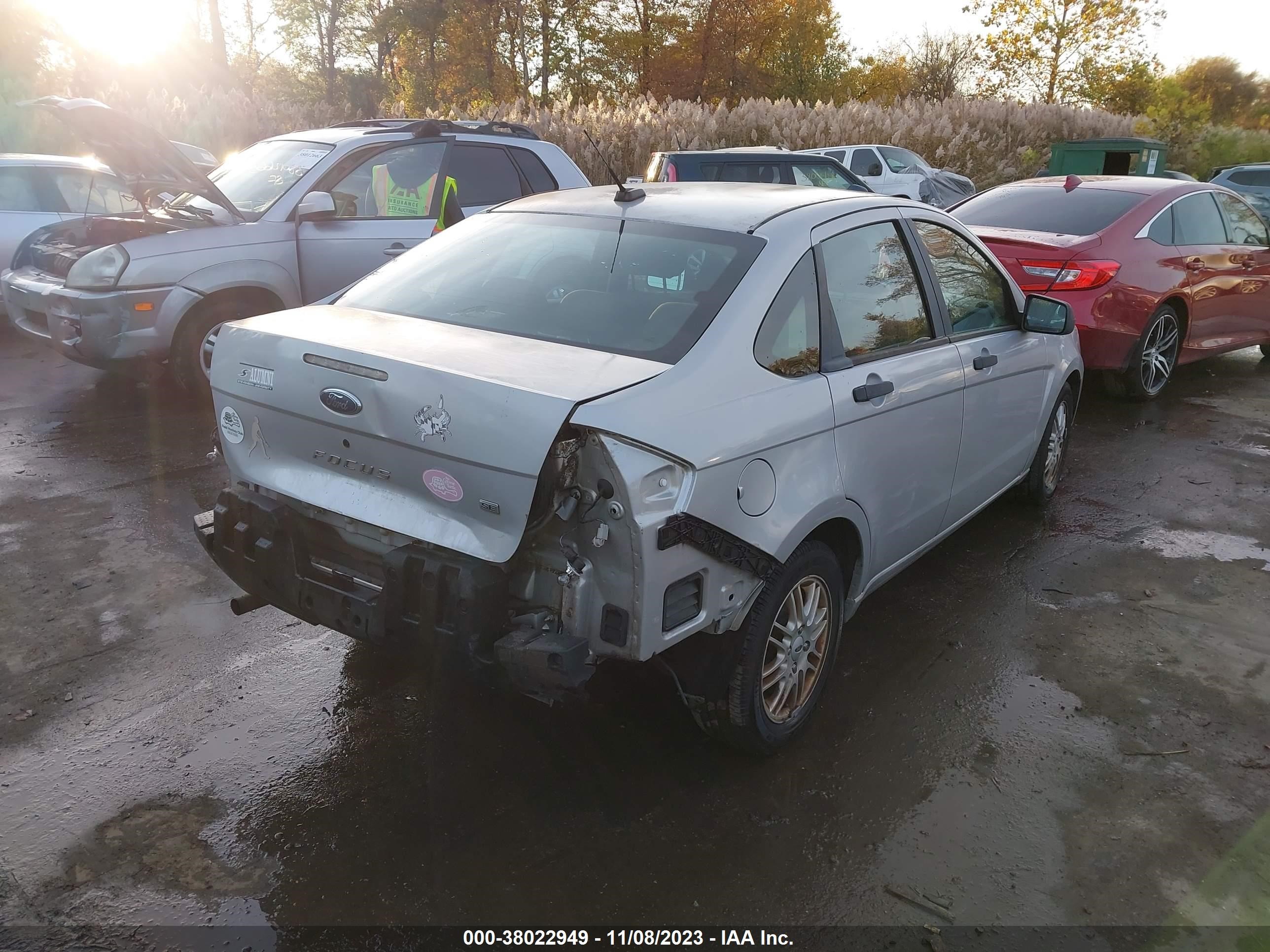 Photo 3 VIN: 1FAHP35N09W128243 - FORD FOCUS 