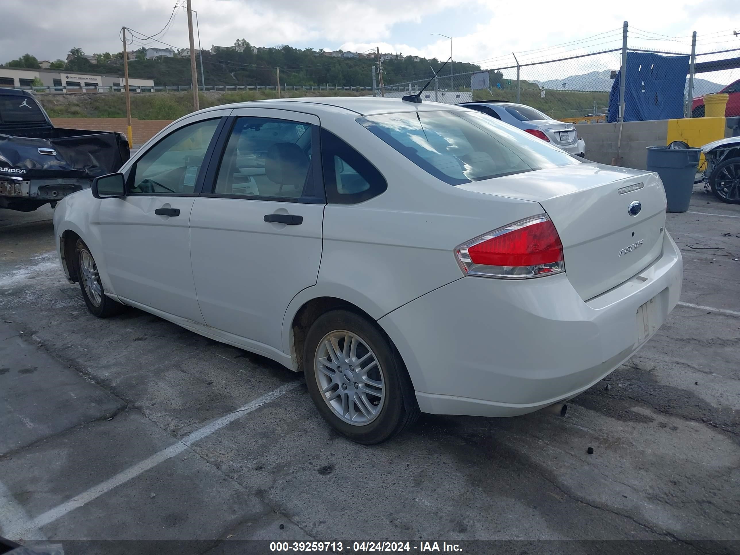 Photo 2 VIN: 1FAHP35N09W156883 - FORD FOCUS 