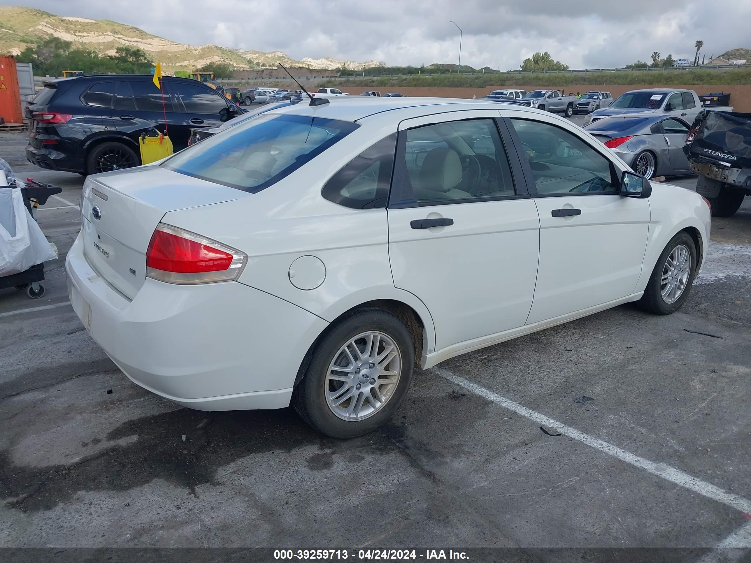 Photo 3 VIN: 1FAHP35N09W156883 - FORD FOCUS 