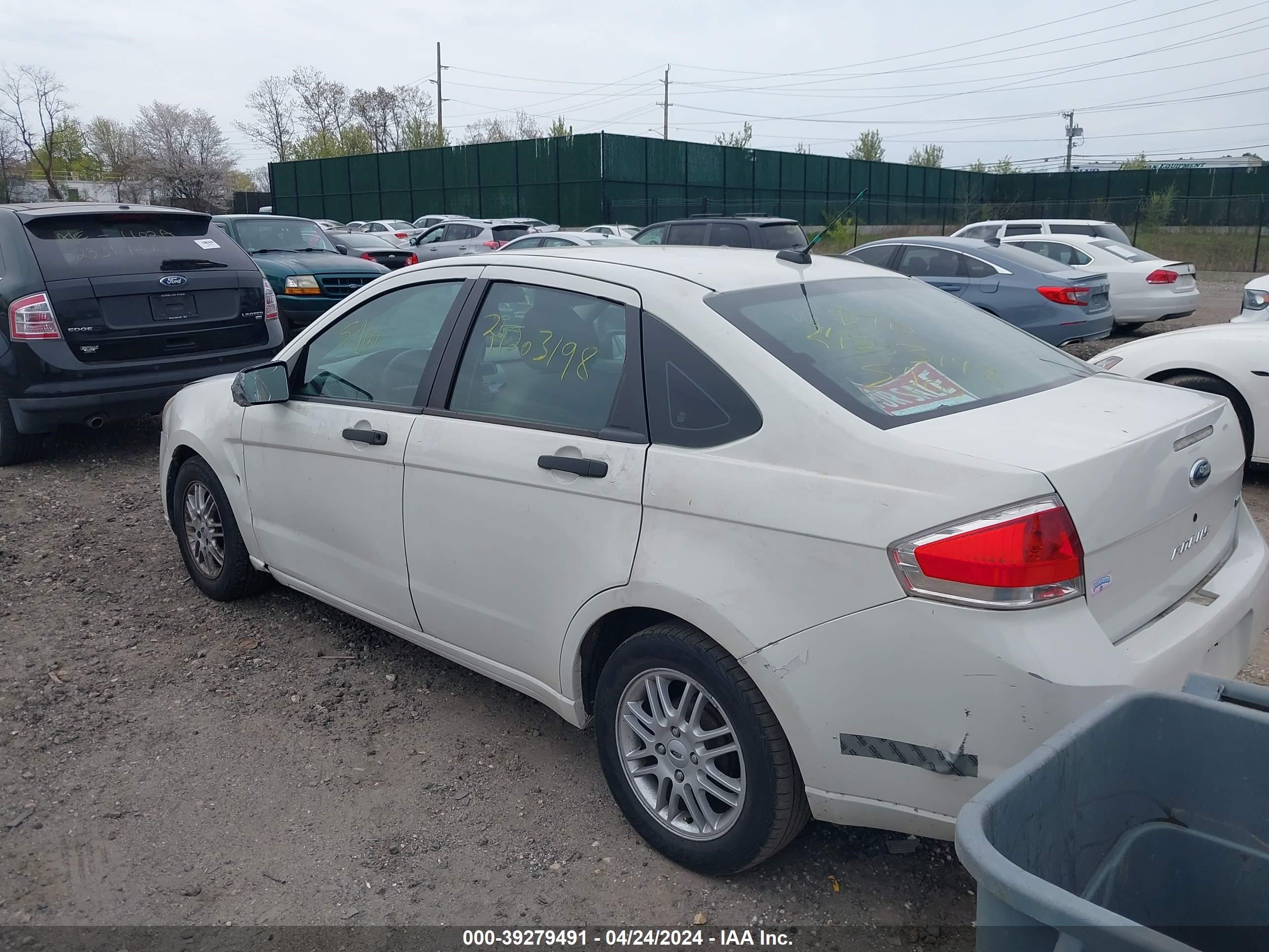 Photo 2 VIN: 1FAHP35N09W162618 - FORD FOCUS 