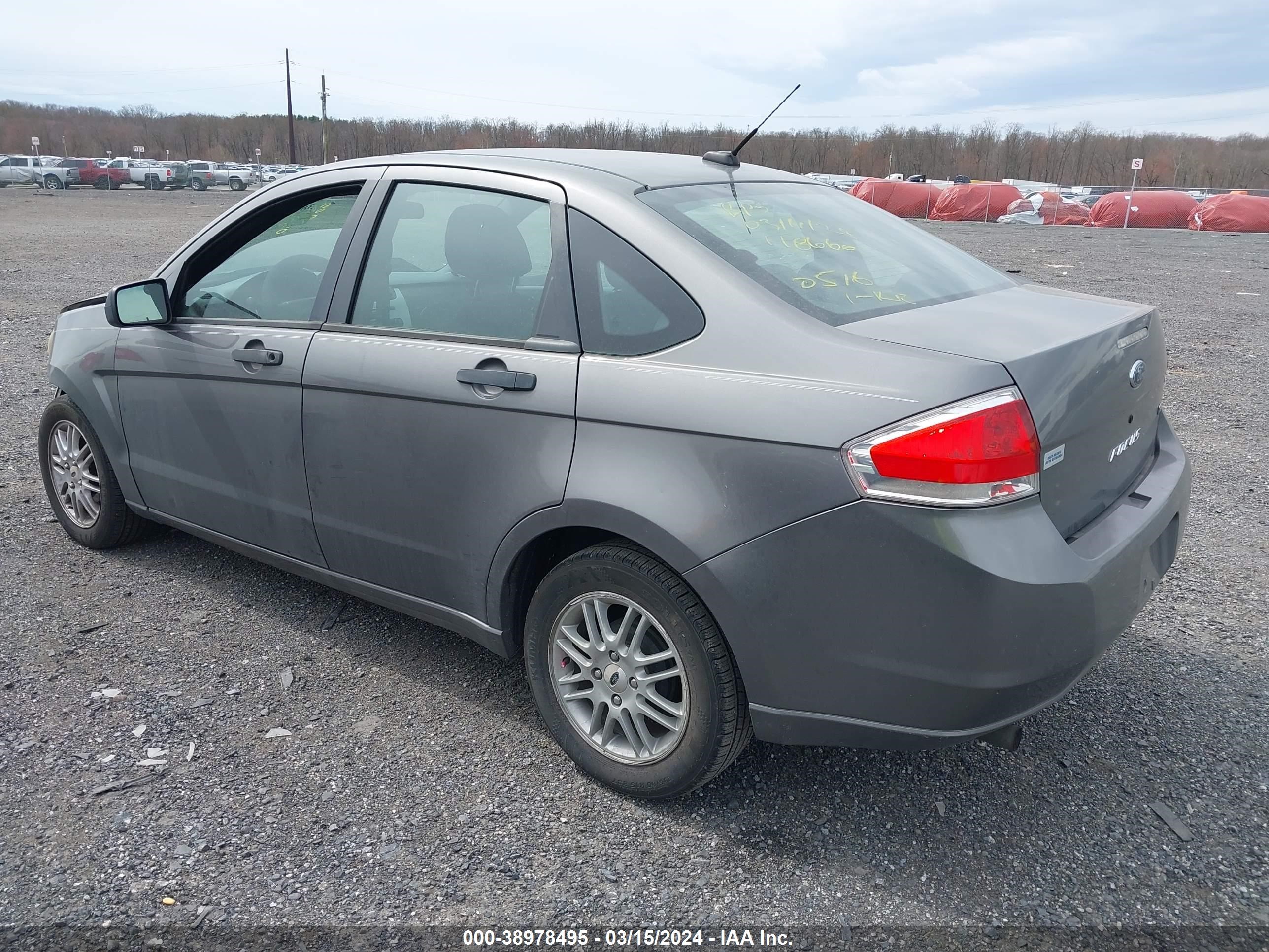 Photo 2 VIN: 1FAHP35N09W190516 - FORD FOCUS 