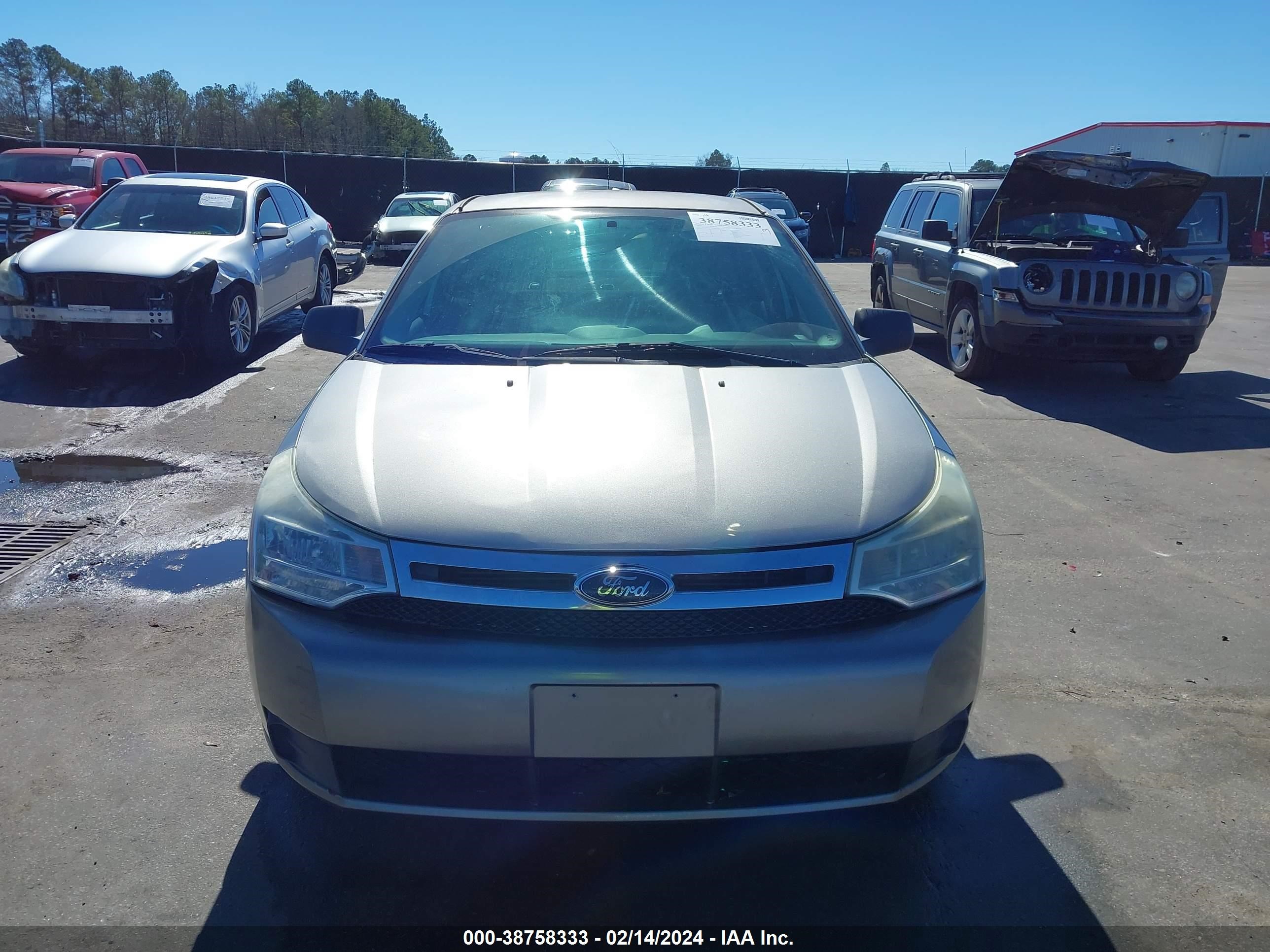 Photo 11 VIN: 1FAHP35N18W172279 - FORD FOCUS 