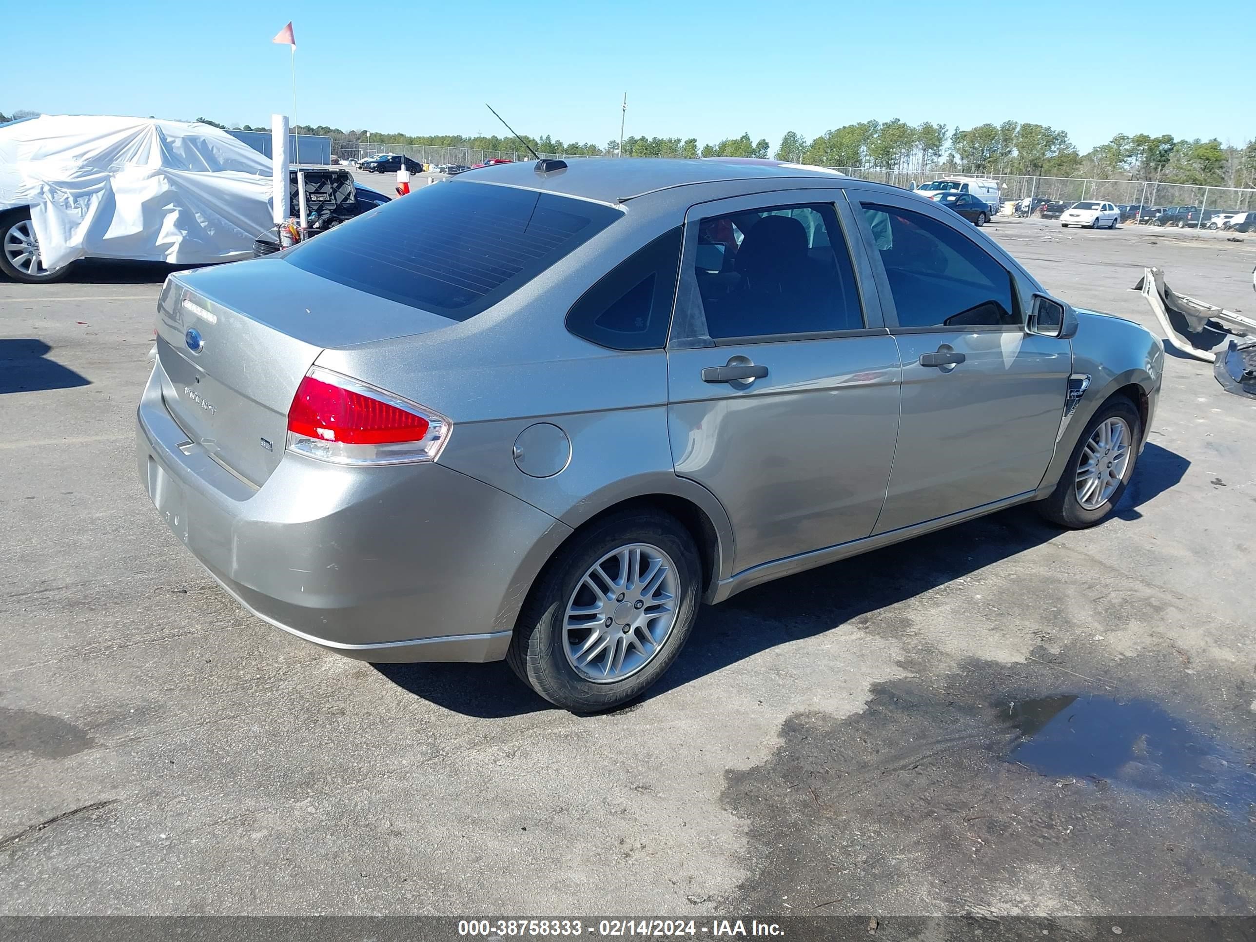 Photo 3 VIN: 1FAHP35N18W172279 - FORD FOCUS 