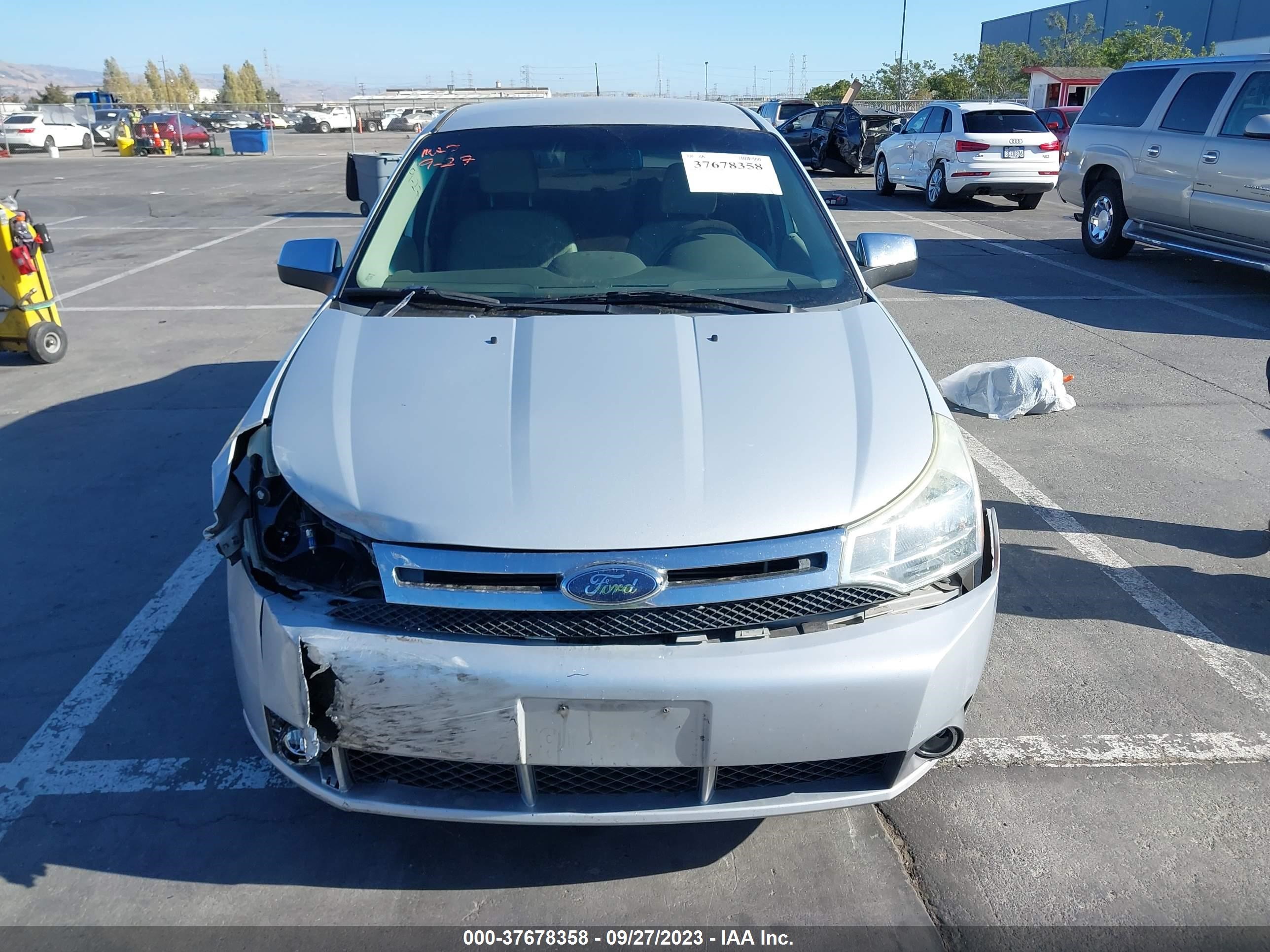 Photo 11 VIN: 1FAHP35N18W173268 - FORD FOCUS 