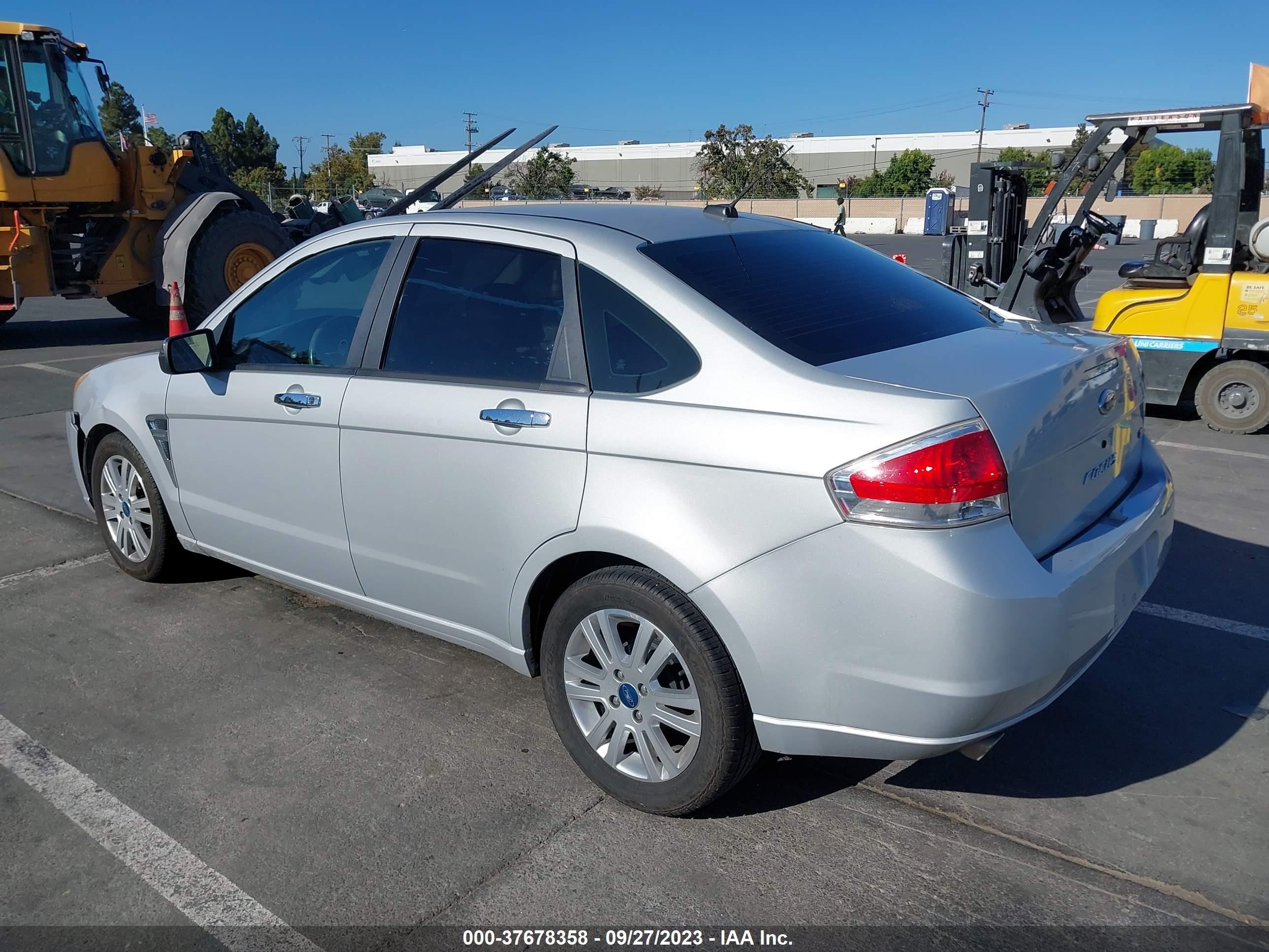 Photo 2 VIN: 1FAHP35N18W173268 - FORD FOCUS 