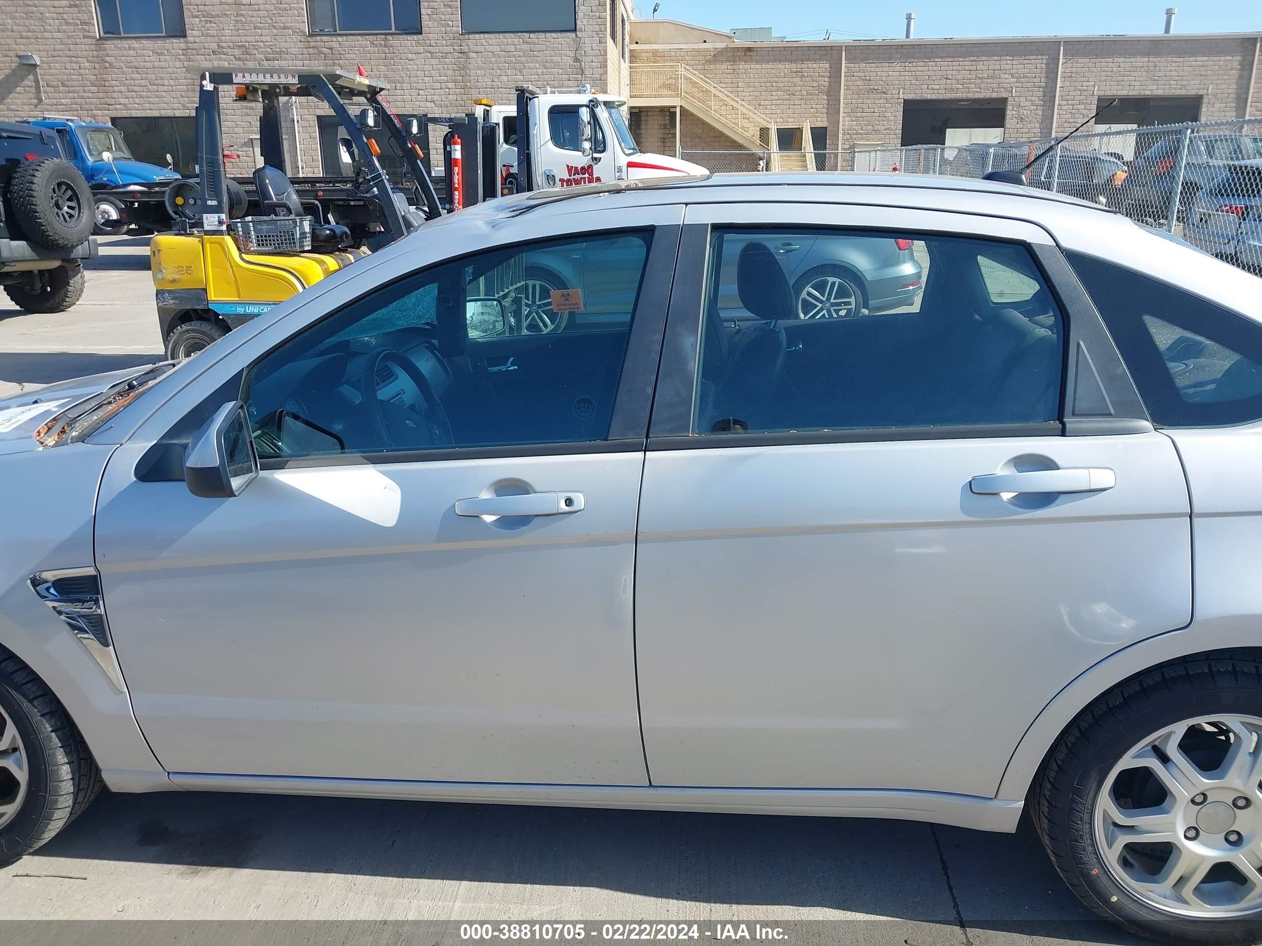 Photo 13 VIN: 1FAHP35N18W222677 - FORD FOCUS 