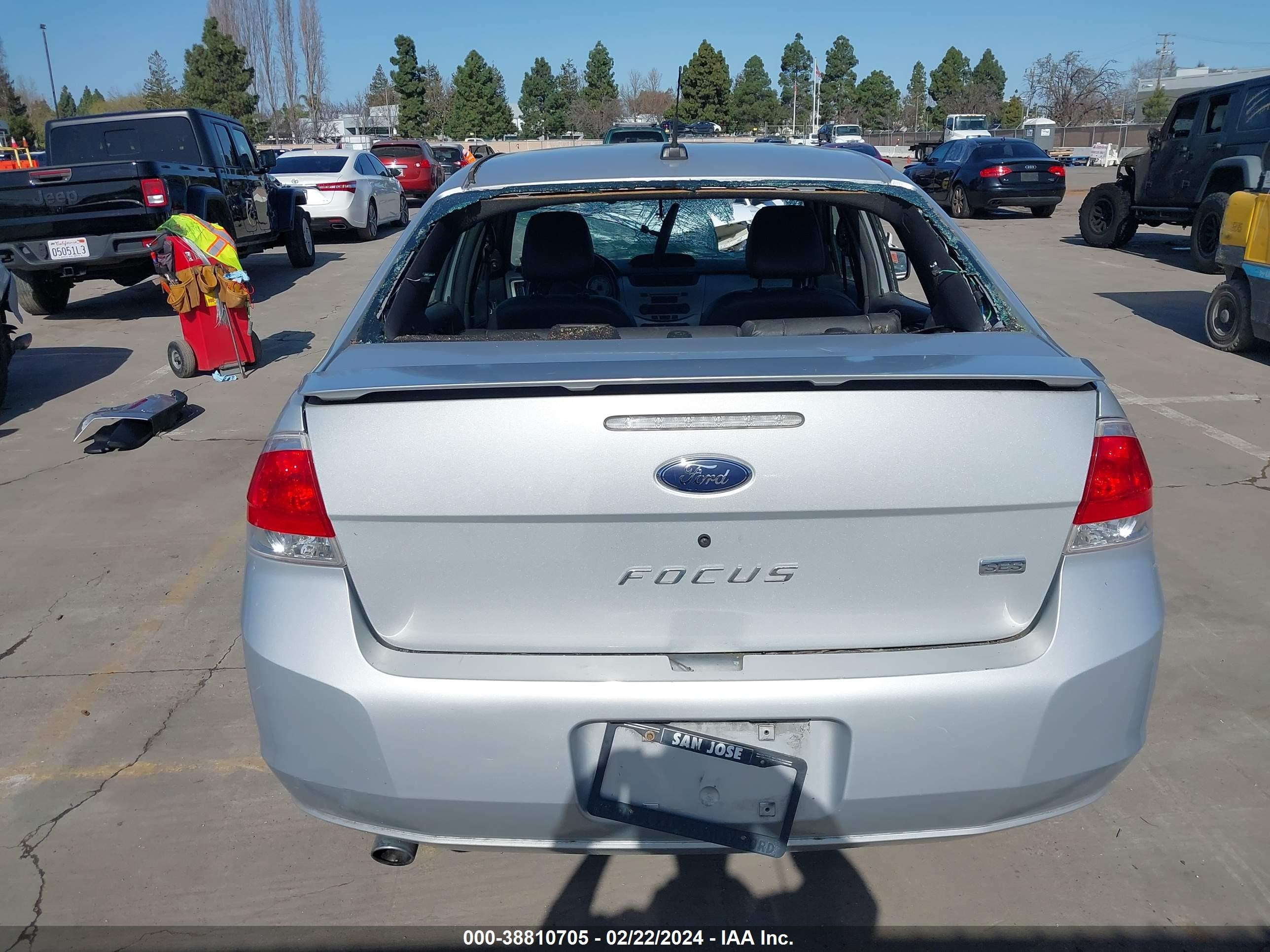 Photo 15 VIN: 1FAHP35N18W222677 - FORD FOCUS 