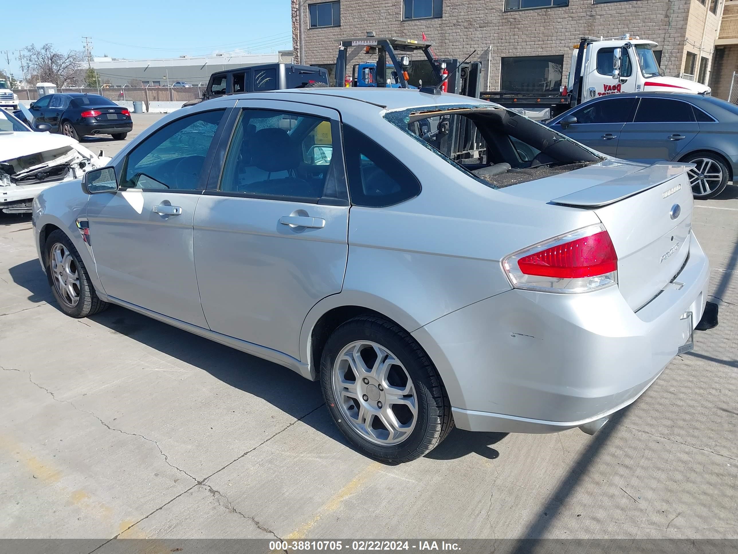 Photo 2 VIN: 1FAHP35N18W222677 - FORD FOCUS 